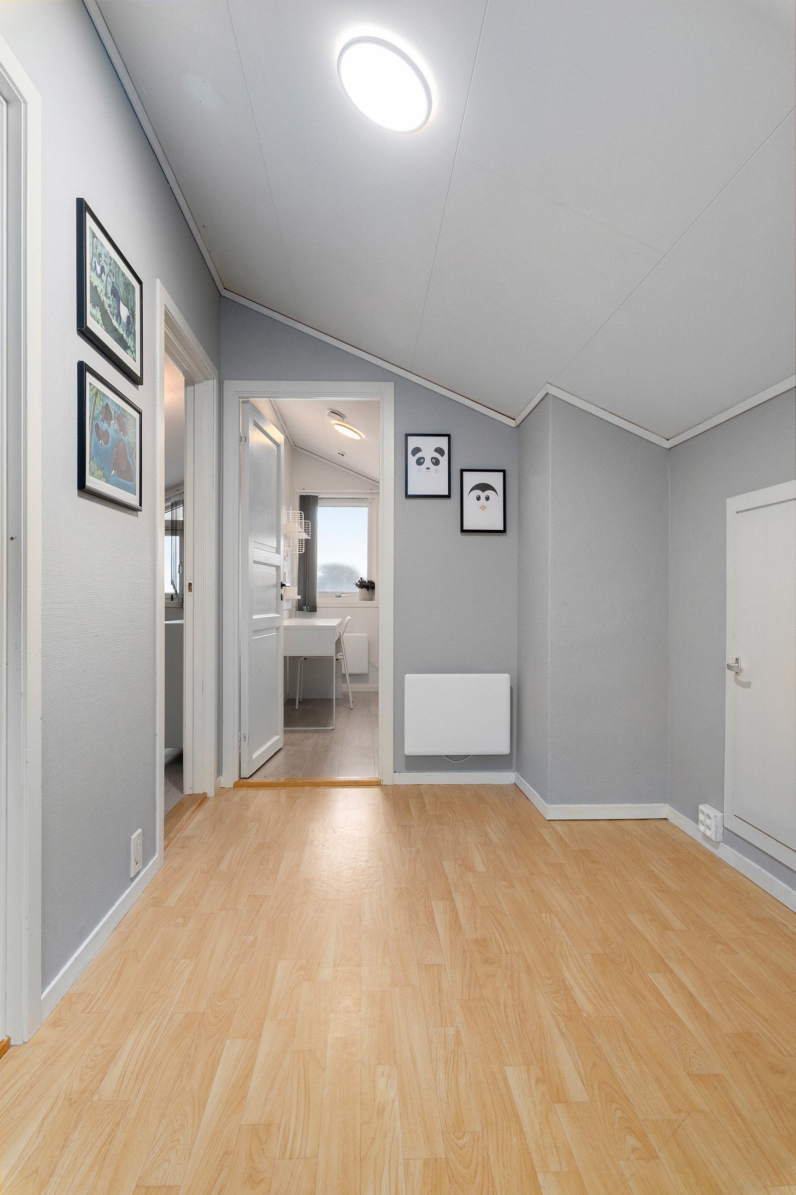 Her er det skråtak med forholdsvis god takhøyde. Galleribilde