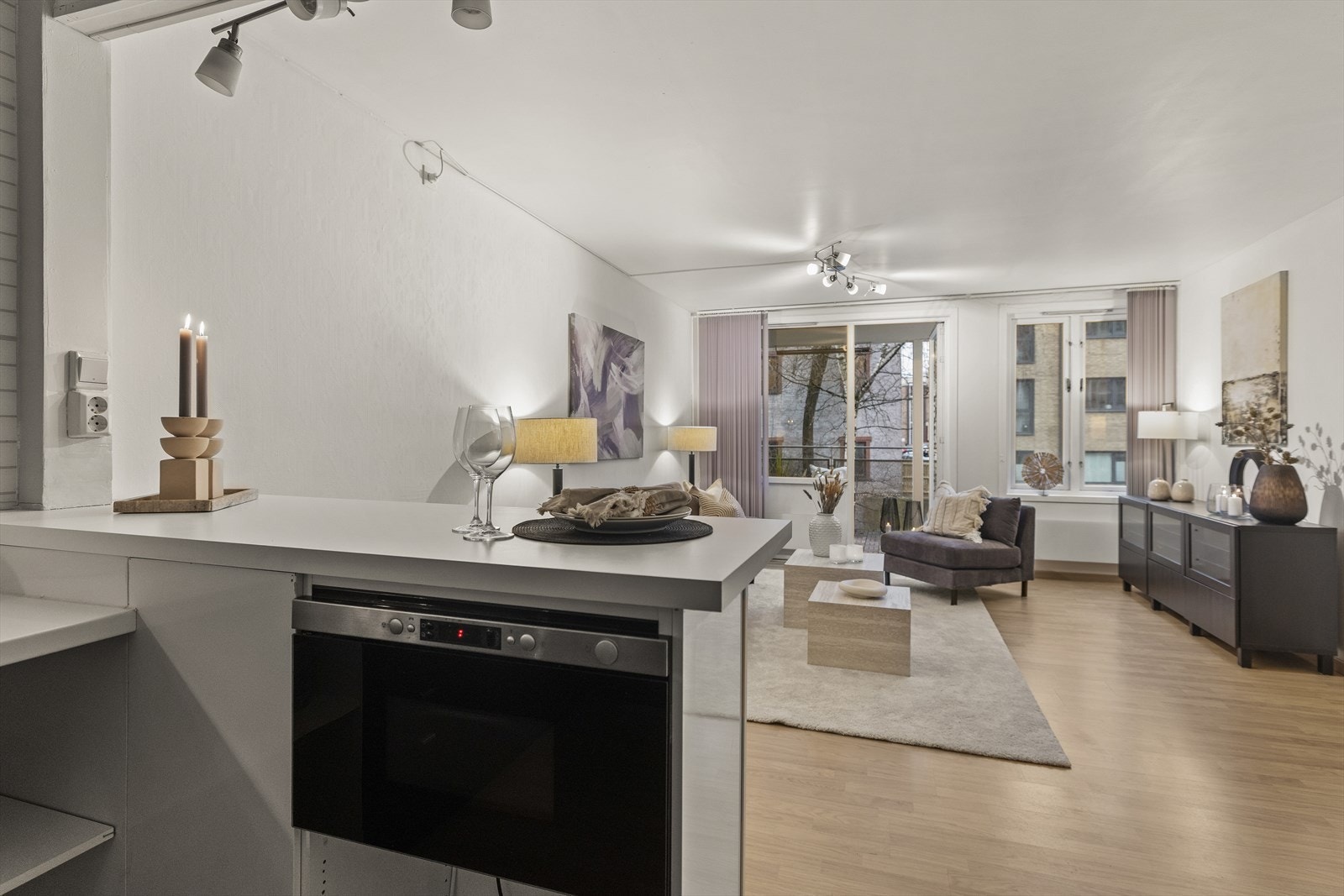 Stuen sett fra kjøkkenet. Galleribilde