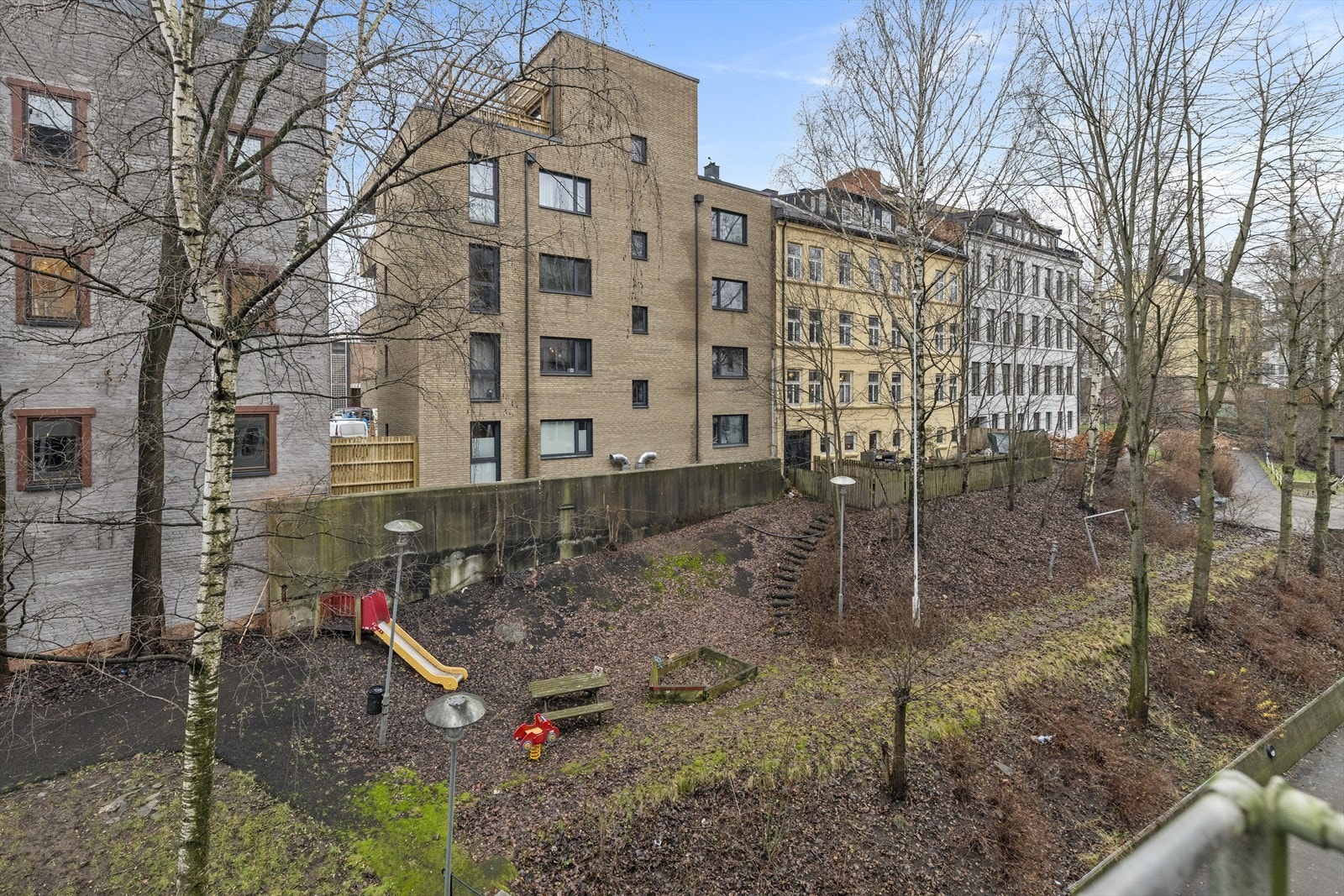 Leiligheten vender i sin helhet mot bakgården. Galleribilde
