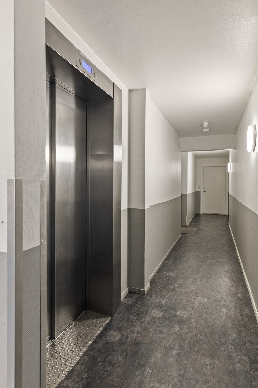 Det er heis i bygget. Galleribilde