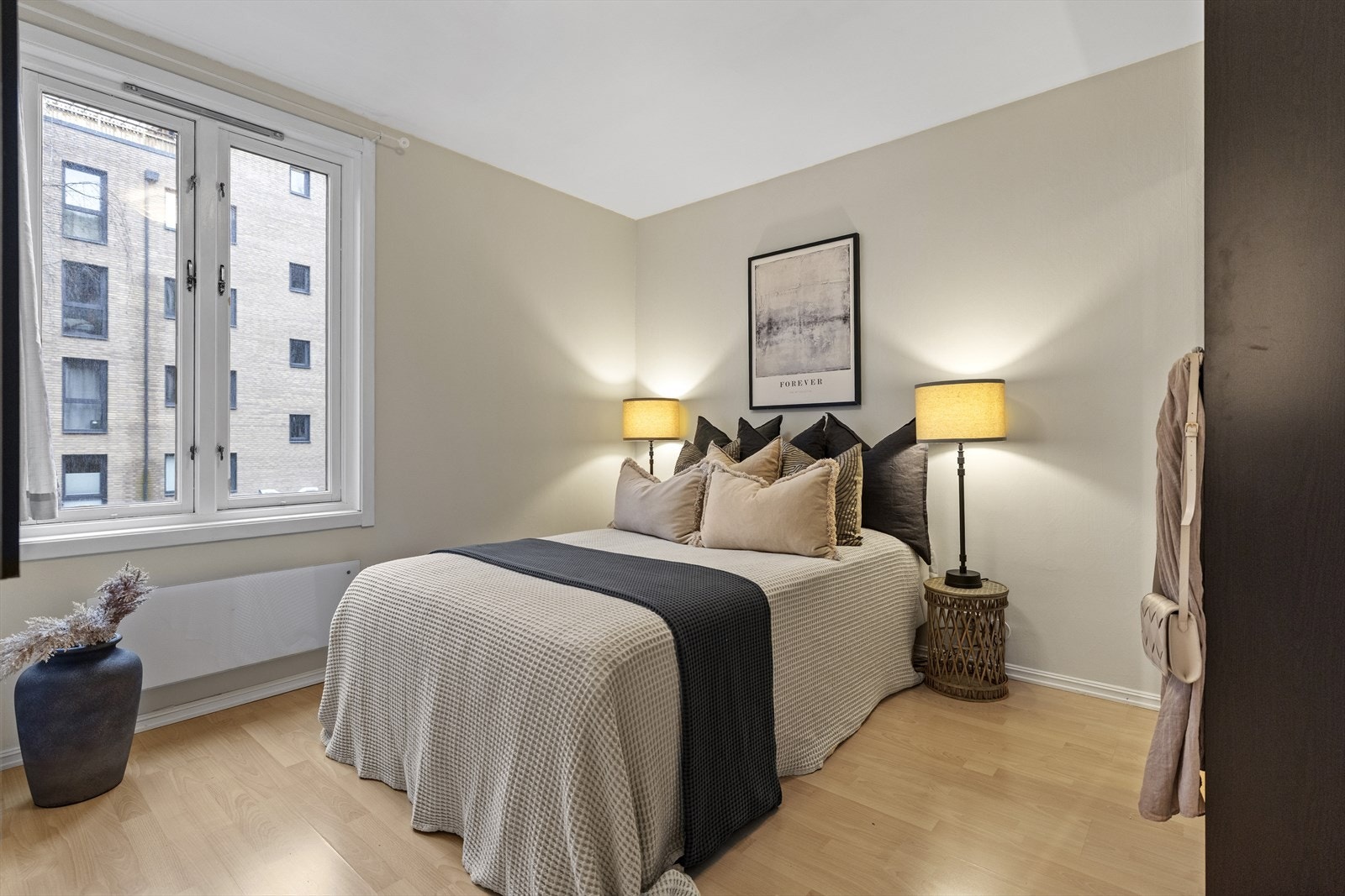 Soverommet har god størrelse og det er fint plass til mer garderobeskap om ønskelig. Galleribilde