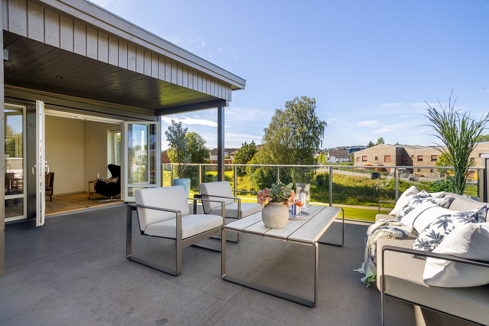 Her kan solen nytes fra tidlig morgen til sen kveld Galleribilde