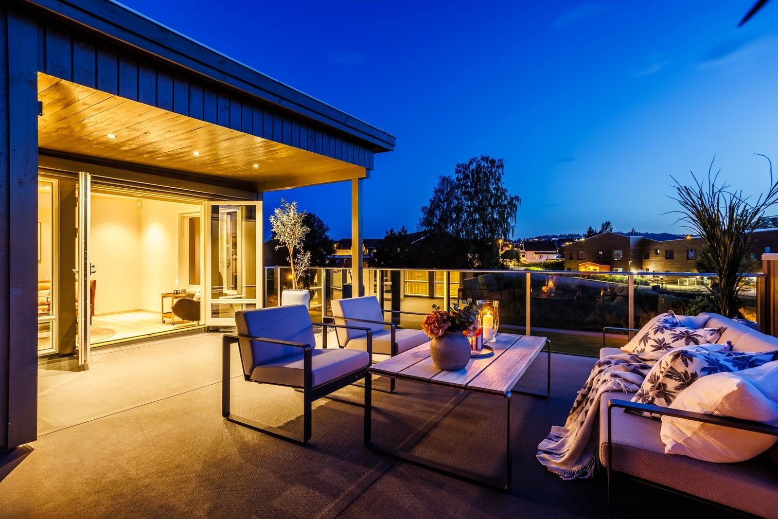 Magisk kveldsstemning på takterrassen Galleribilde