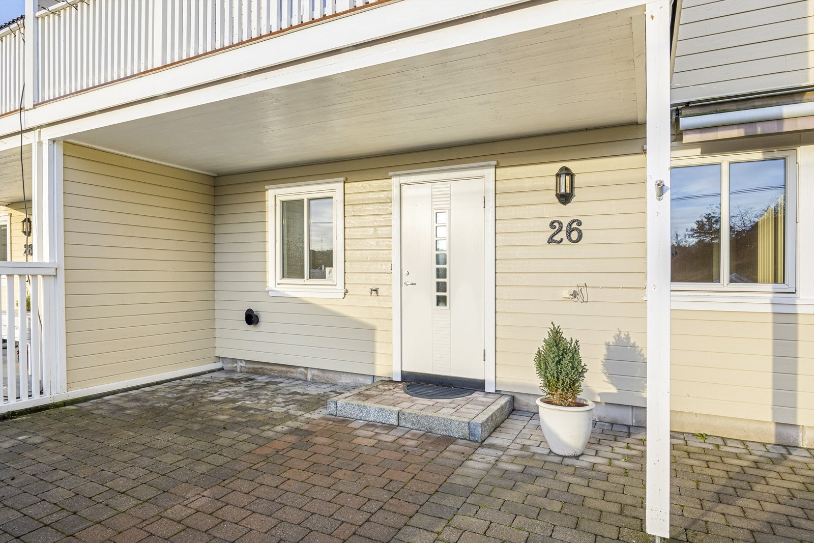 Det er varmekabler under belegningsstein på vei opp til inngangspartiet! Ypperlig om vinteren! Galleribilde