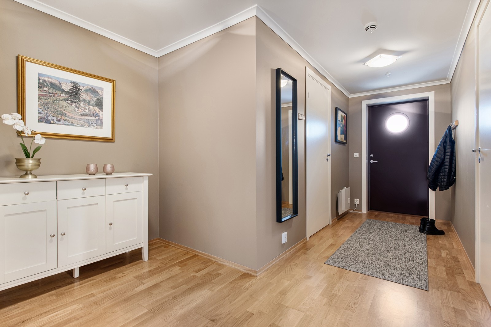 Inngangsparti med god plass Galleribilde