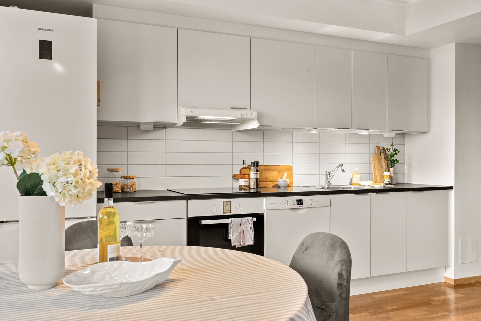 Ventilatorvifte med sentralt avtrekk. Balansert ventilasjon. Galleribilde