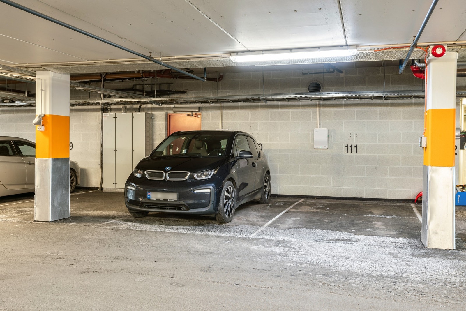 Parkeringsplass nr. 111 med ladeboks medfølger leiligheten. Galleribilde