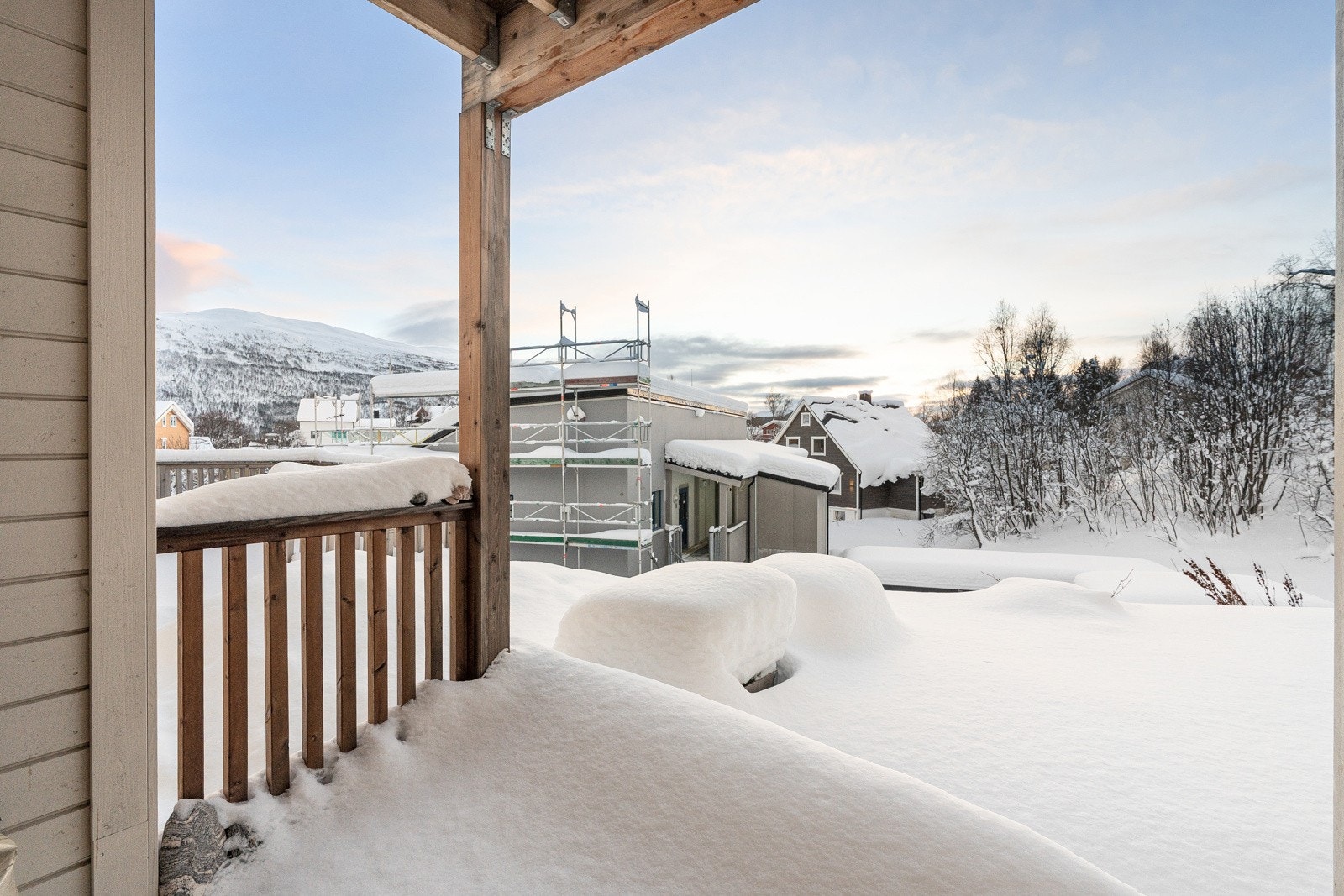 Stor terrasse med adkomst fra soverom.