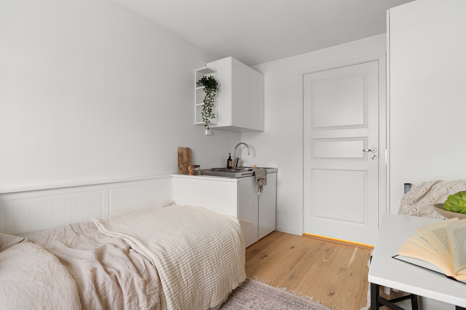 Hybel med egen inngang.