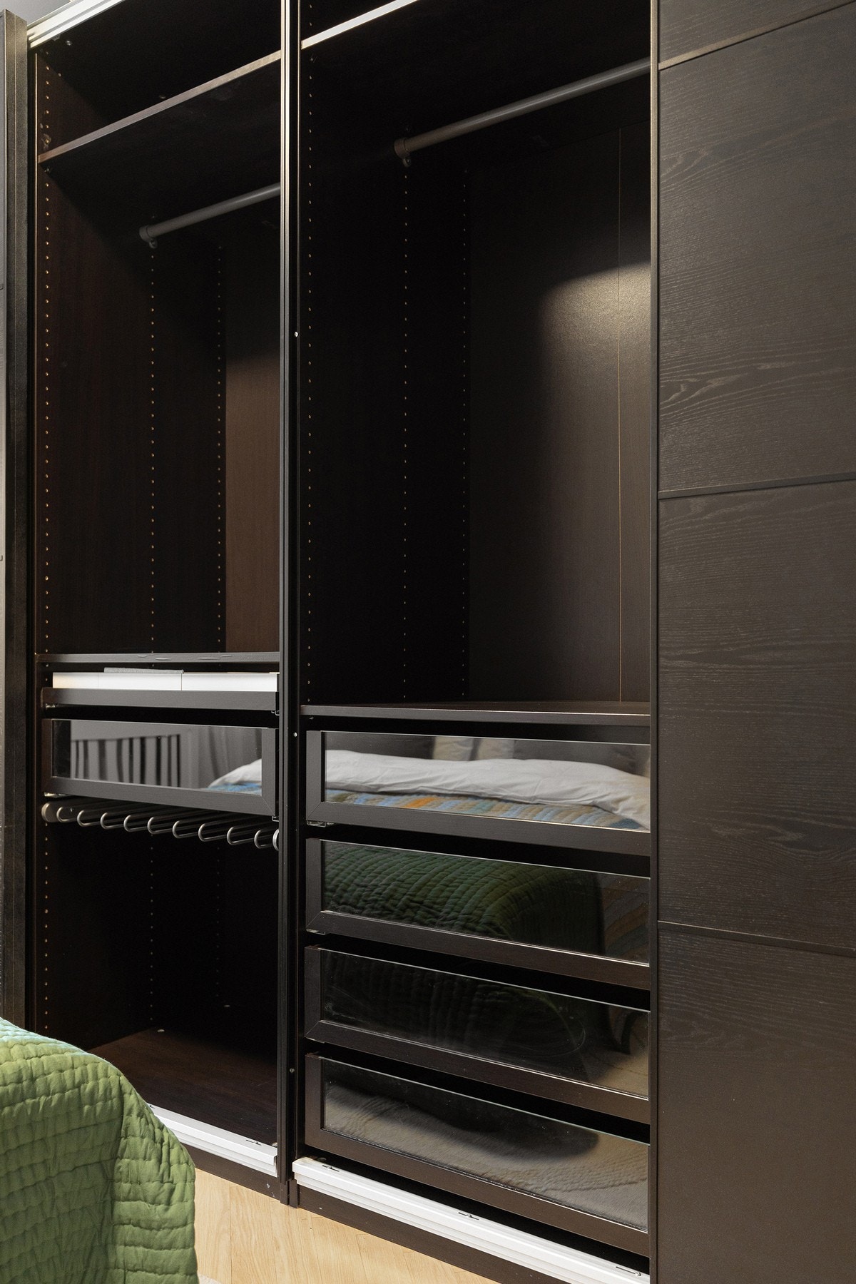 Garderobeskapene medfølger kjøpet. Galleribilde