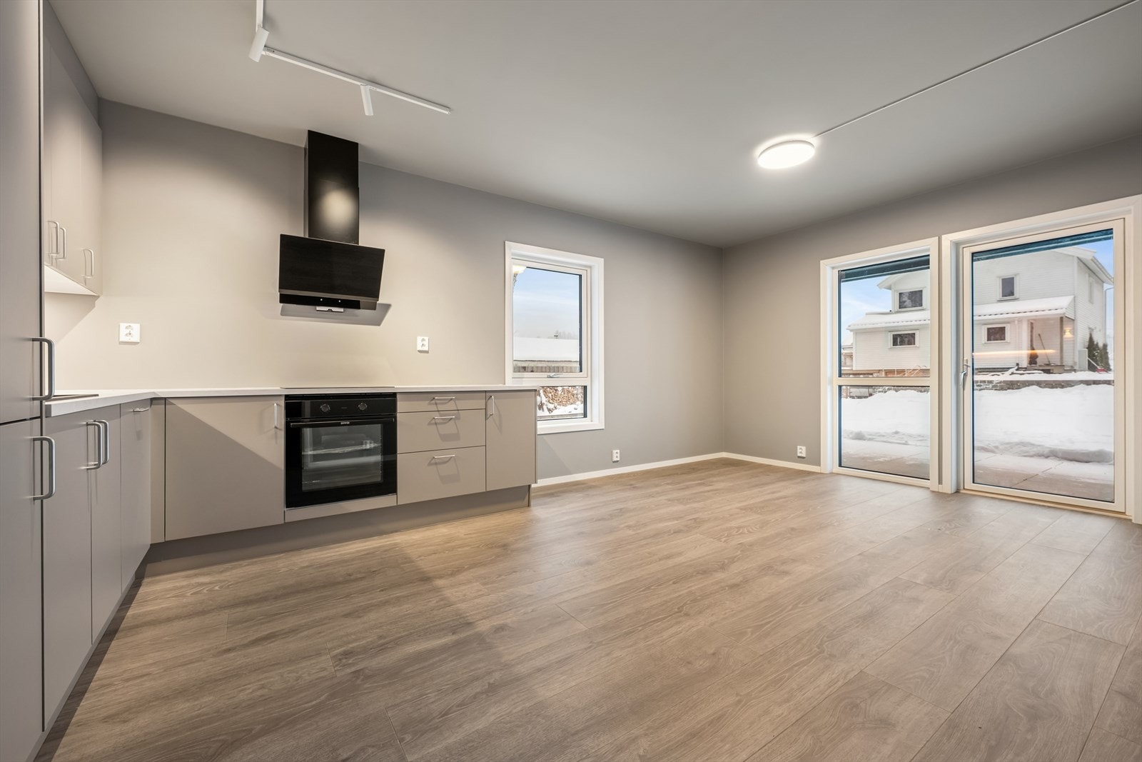 Ny leilighet med svært praktisk utformet med lys og åpen planløsning. Galleribilde