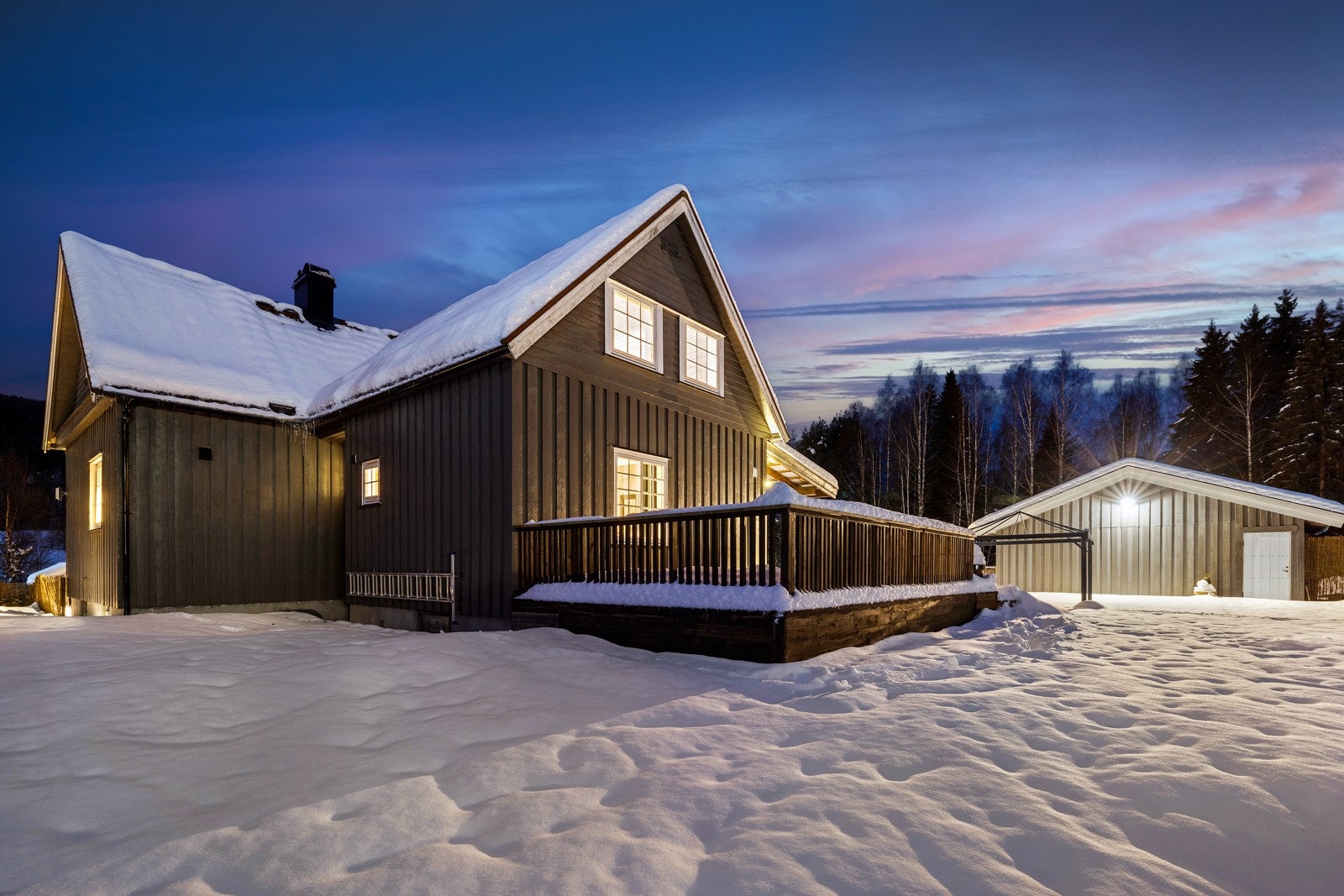 Terrassen er romslig, ca. 40 kvm. Galleribilde