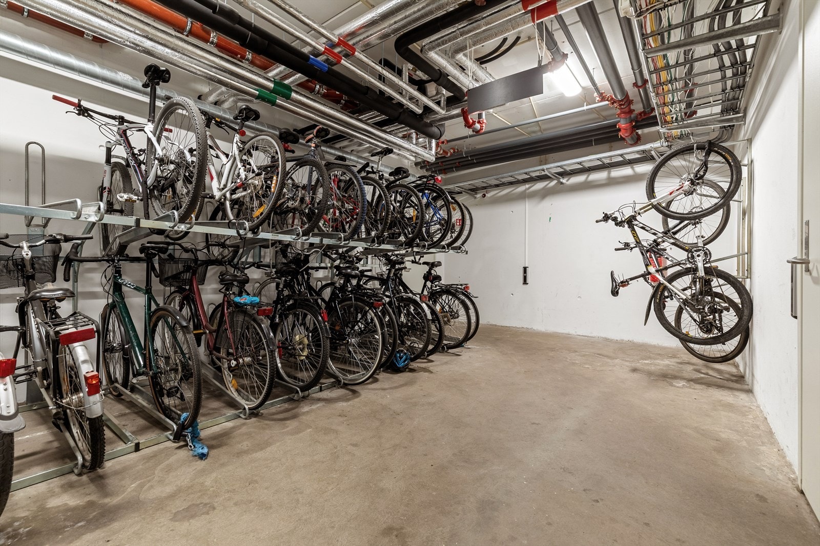 Felles sykkelparkering Galleribilde