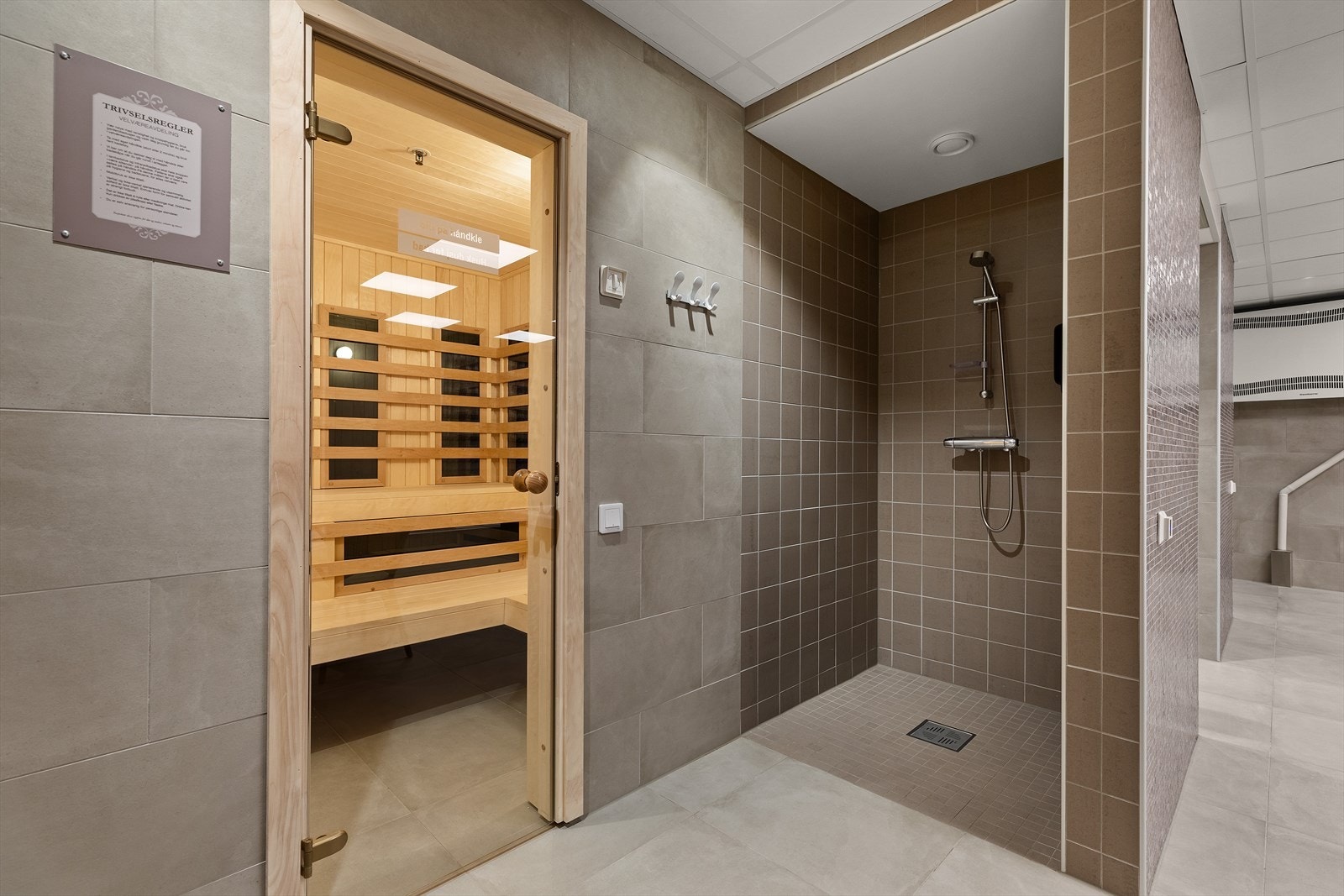 Egen velværeavdeling med dusj, badstue og boblebad Galleribilde