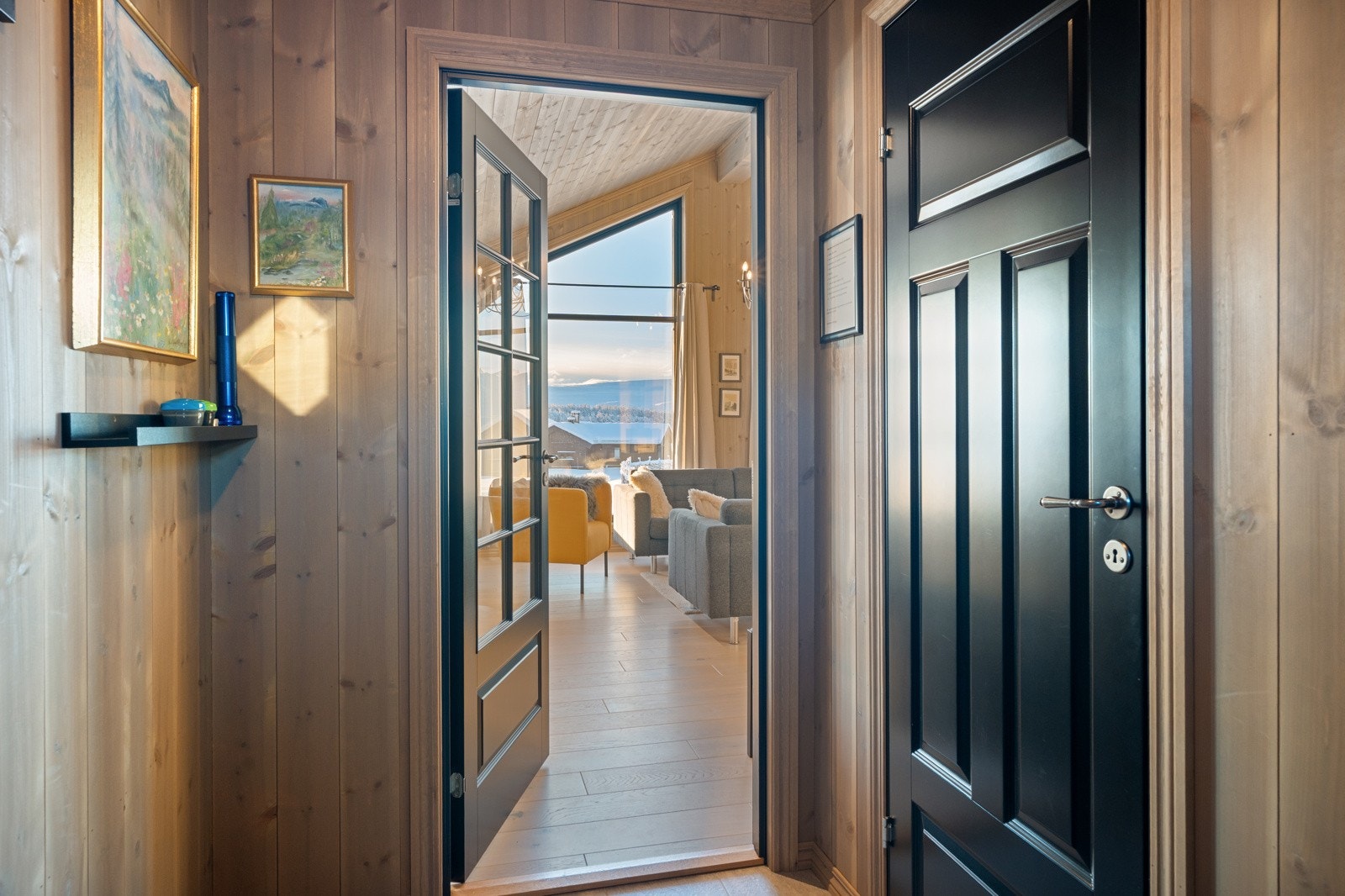 I tilknytning til entréen ligger også hyttas vaskerom/tekniske rom Galleribilde