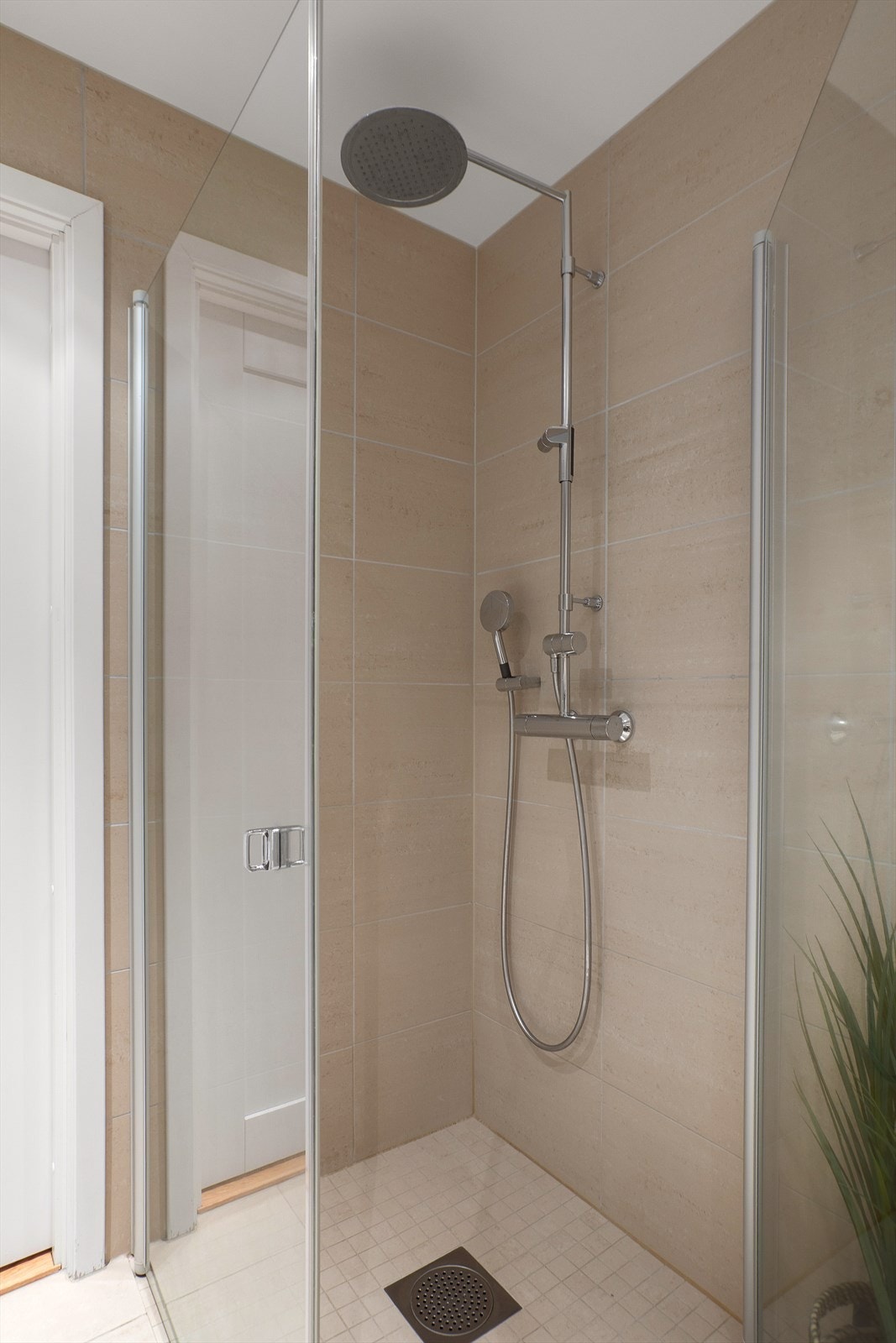 Dusjhjørne med regnfallsdusj Galleribilde