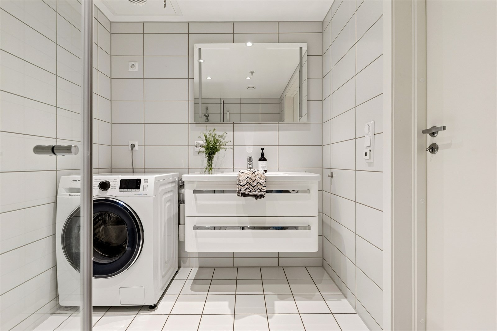 Flislagt baderom med vannbåren gulvvarme Galleribilde