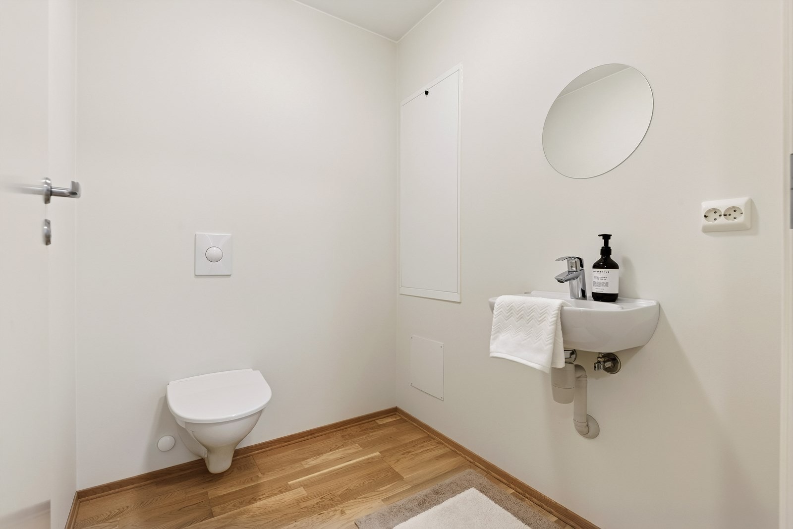 Praktisk gjestetoalett Galleribilde