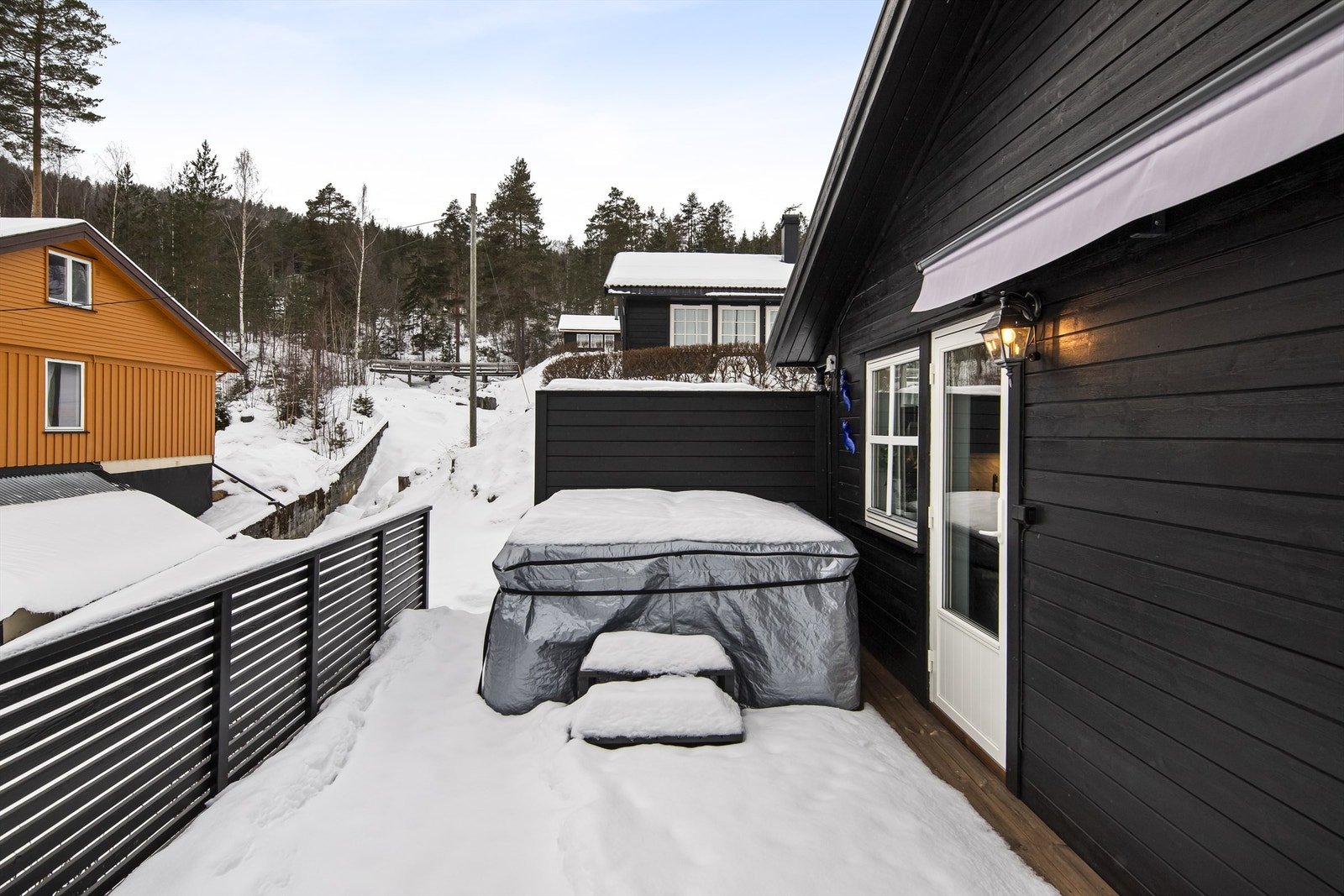 Deilig med jaccuzzi på terrassen - Velvære for kropp og sjel Galleribilde