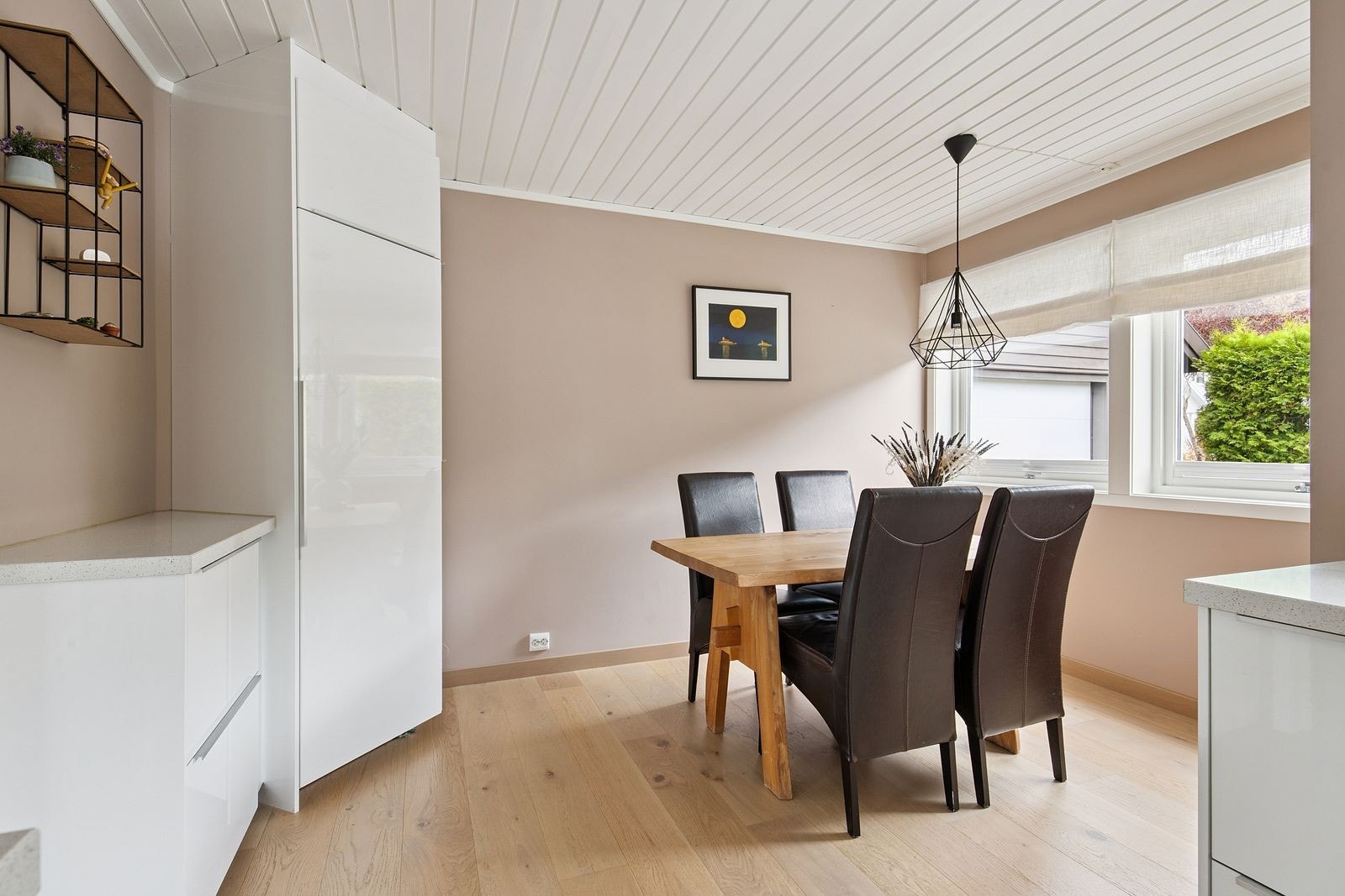 Kjøkken med spiseplass Galleribilde