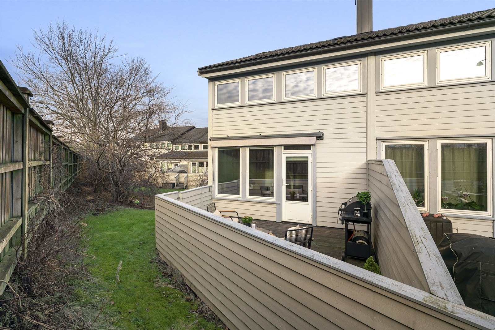 Solrik sørvendt og skjermet terrasse Galleribilde