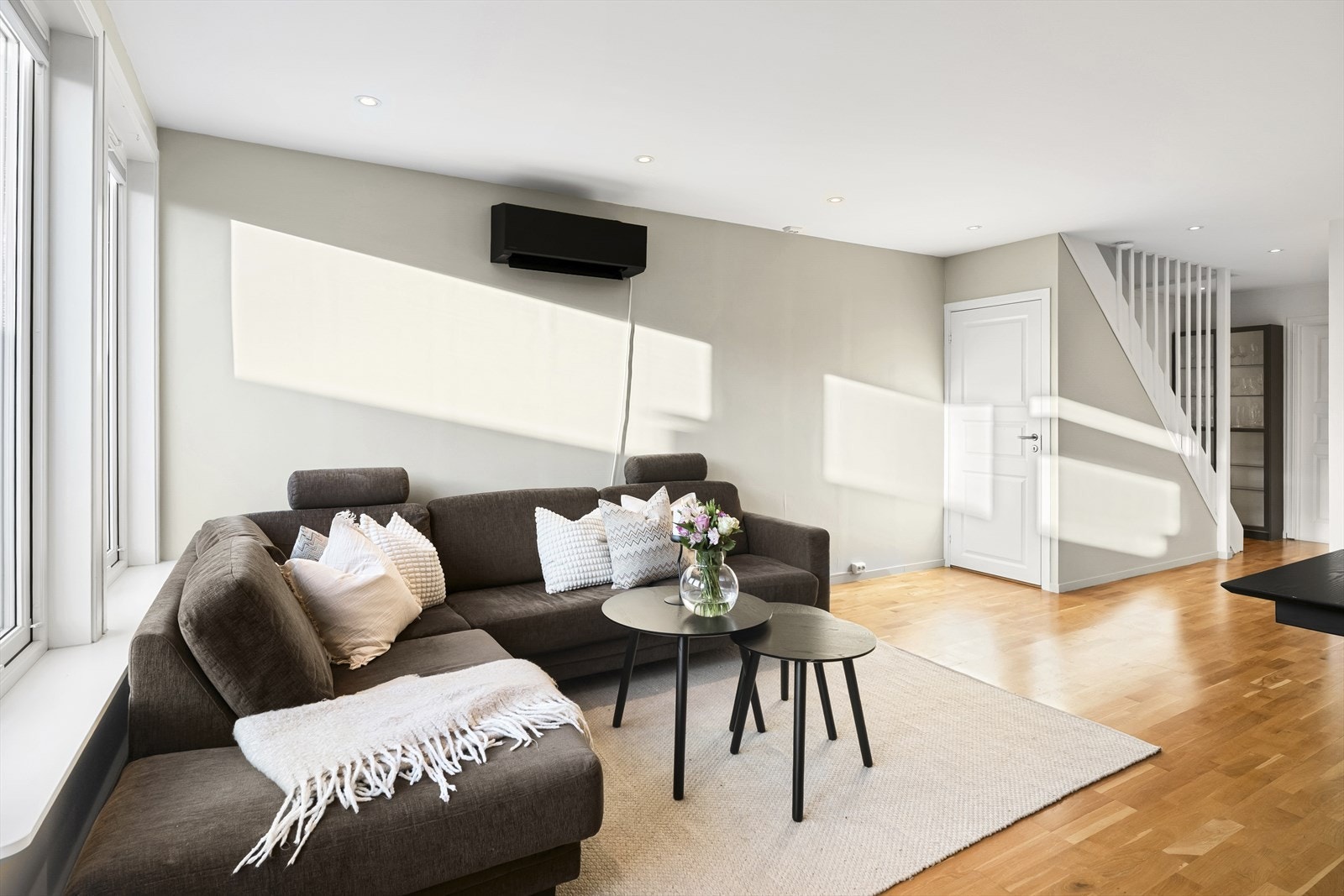 Varmepumpe og downlights Galleribilde