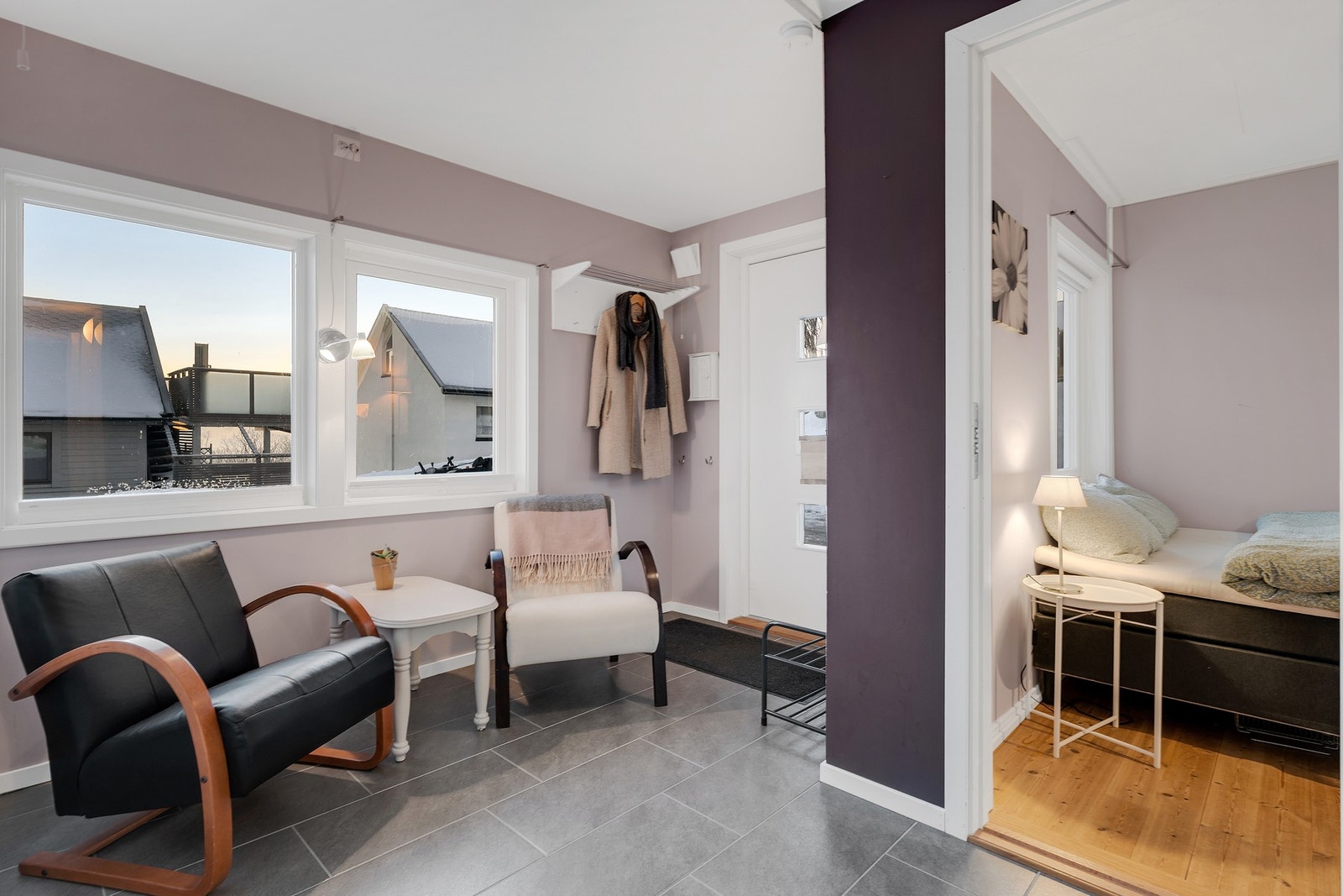 kjelelrstue/hybel har egen inngang. Galleribilde