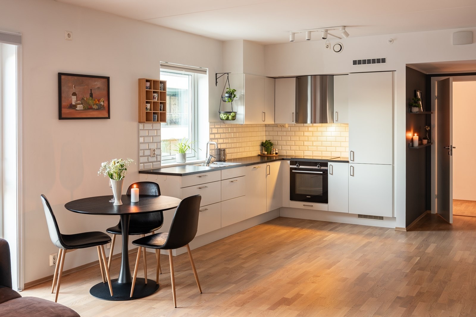 Stilrent og moderne kjøkken, som er vurdert til TG1 av takstmann. Galleribilde