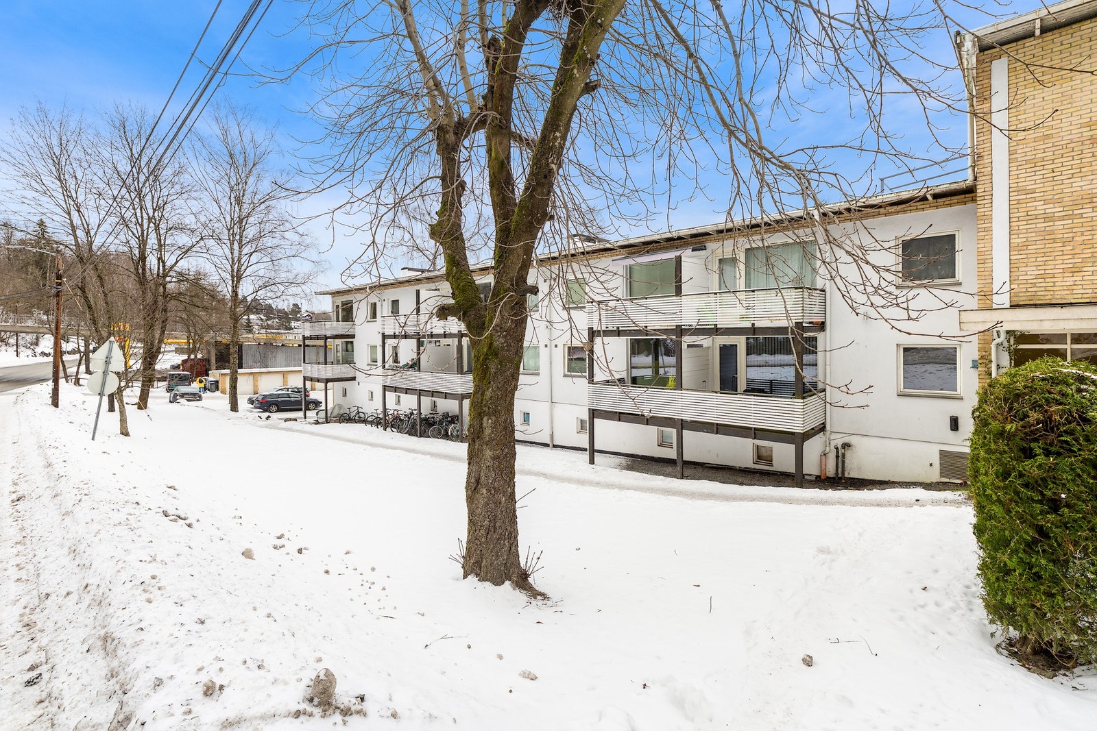 Pen fasade mot Nadderudveien. Galleribilde