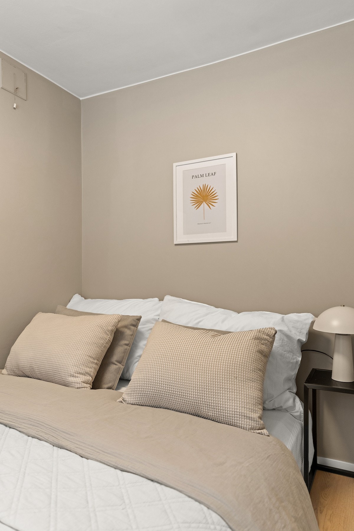 Pent og romslig soverom. Galleribilde