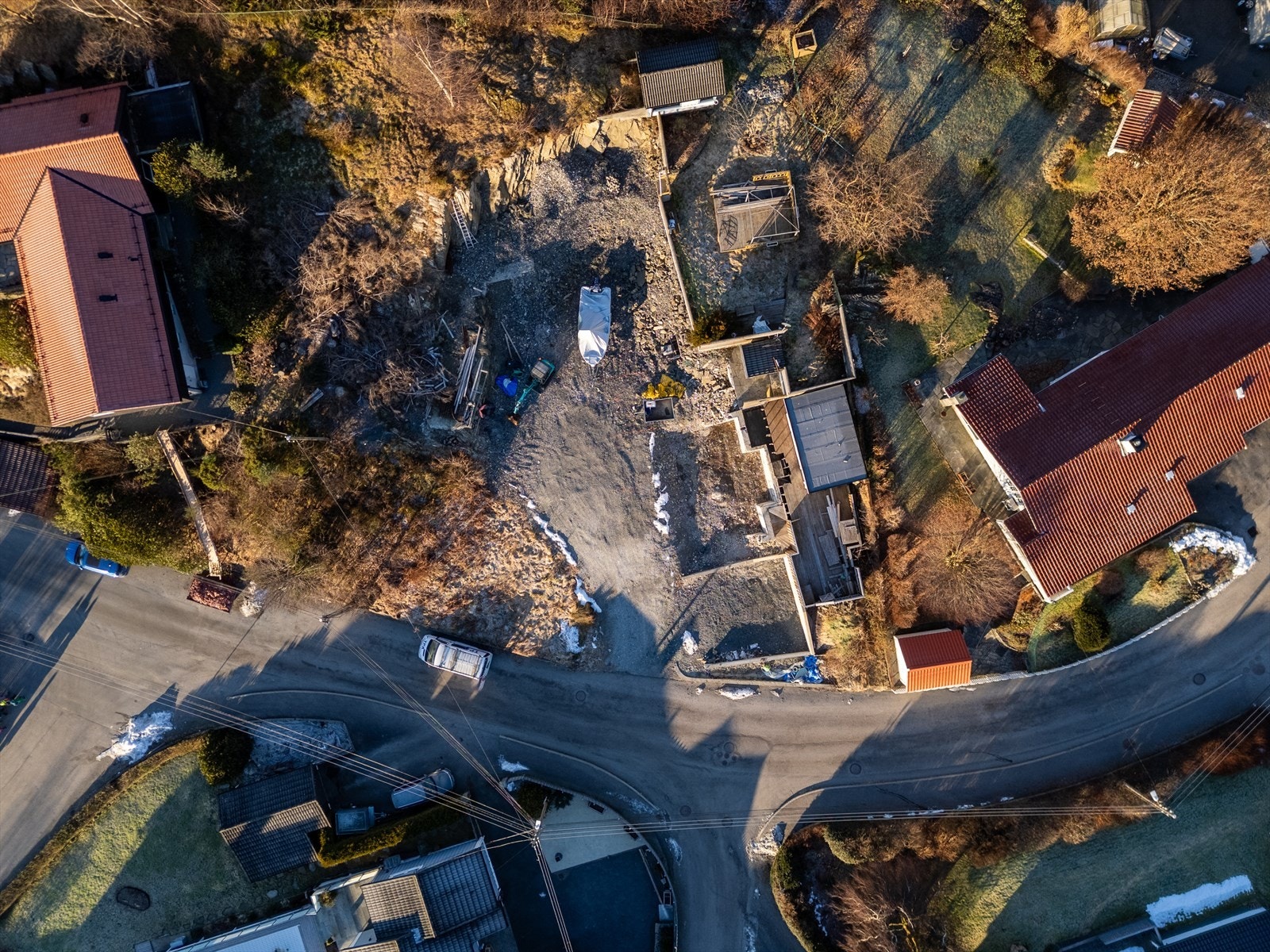 - Eneboligen har i tegningene et totalt BRA på 211m² + overbygget carport på 46,4m² - Galleribilde