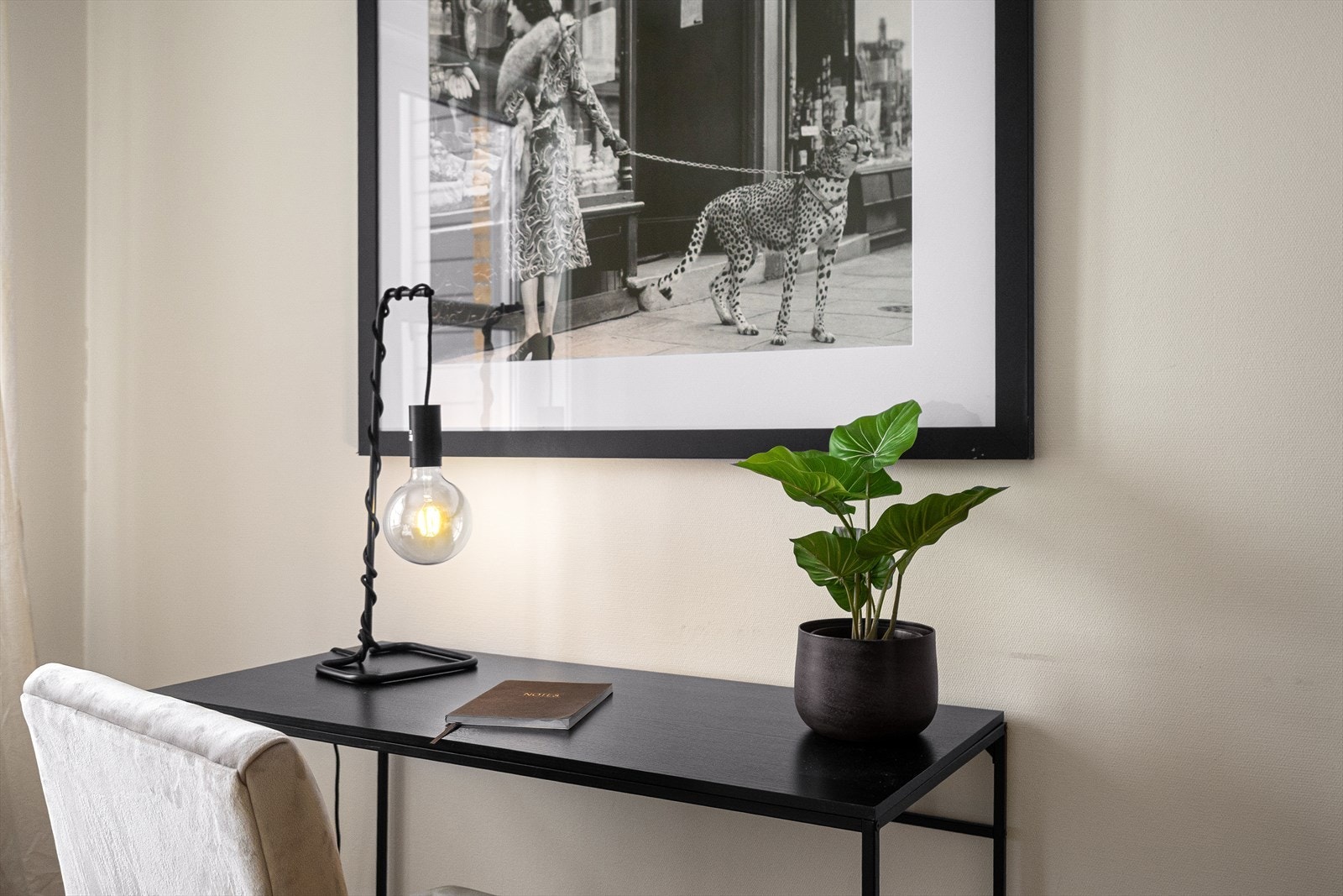 Her er det plass til seng, skrivebord og garderobeløsning. Galleribilde