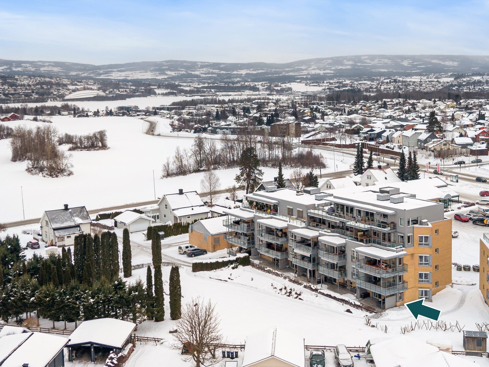 En lys og pen 3-roms andelsleilighet beliggende i byggets 1. etasje med trappefri adkomst. Galleribilde