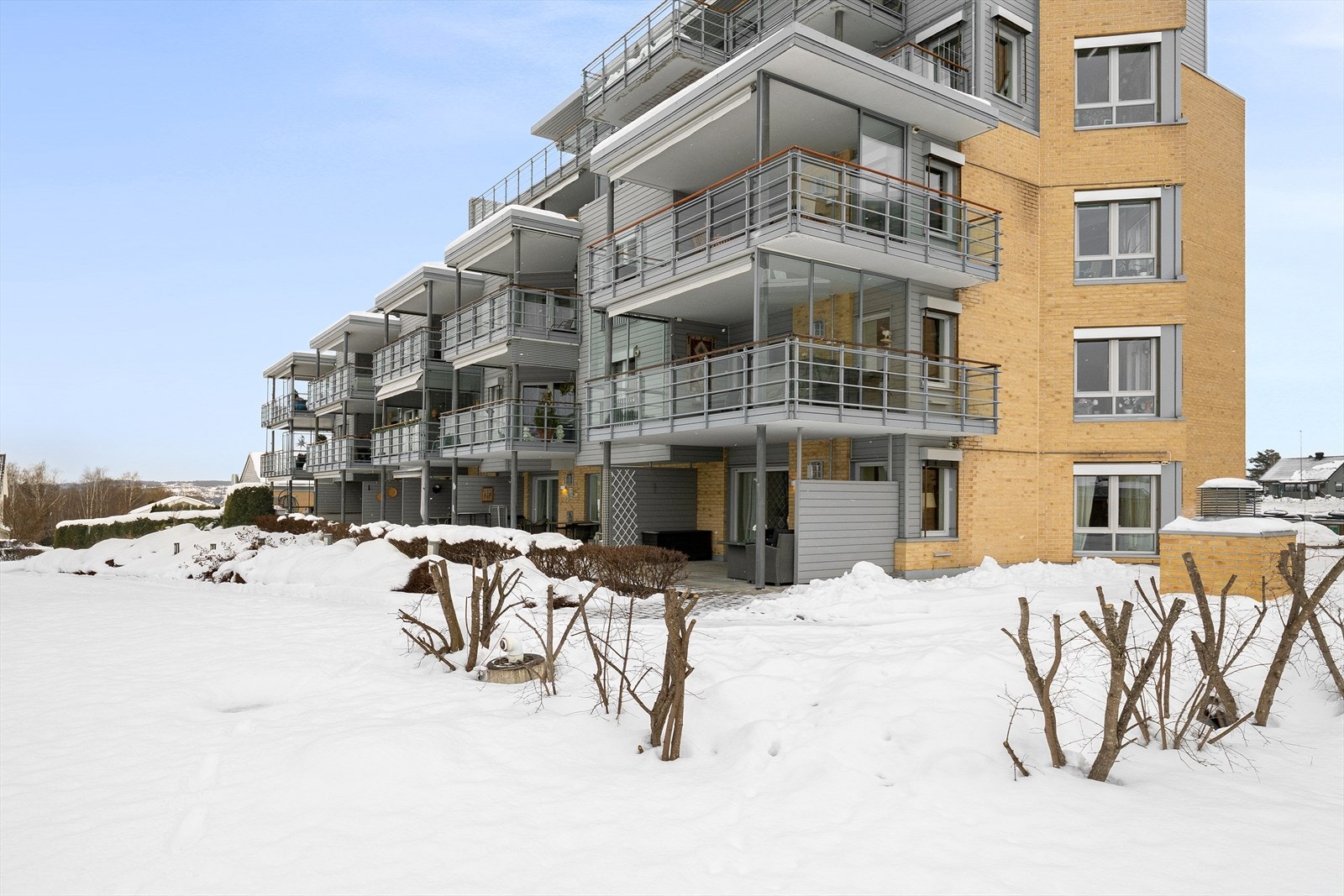 Leiligheten har en rolig og sentral beliggenhet, med kort vei til alt du trenger i hverdagen. Galleribilde