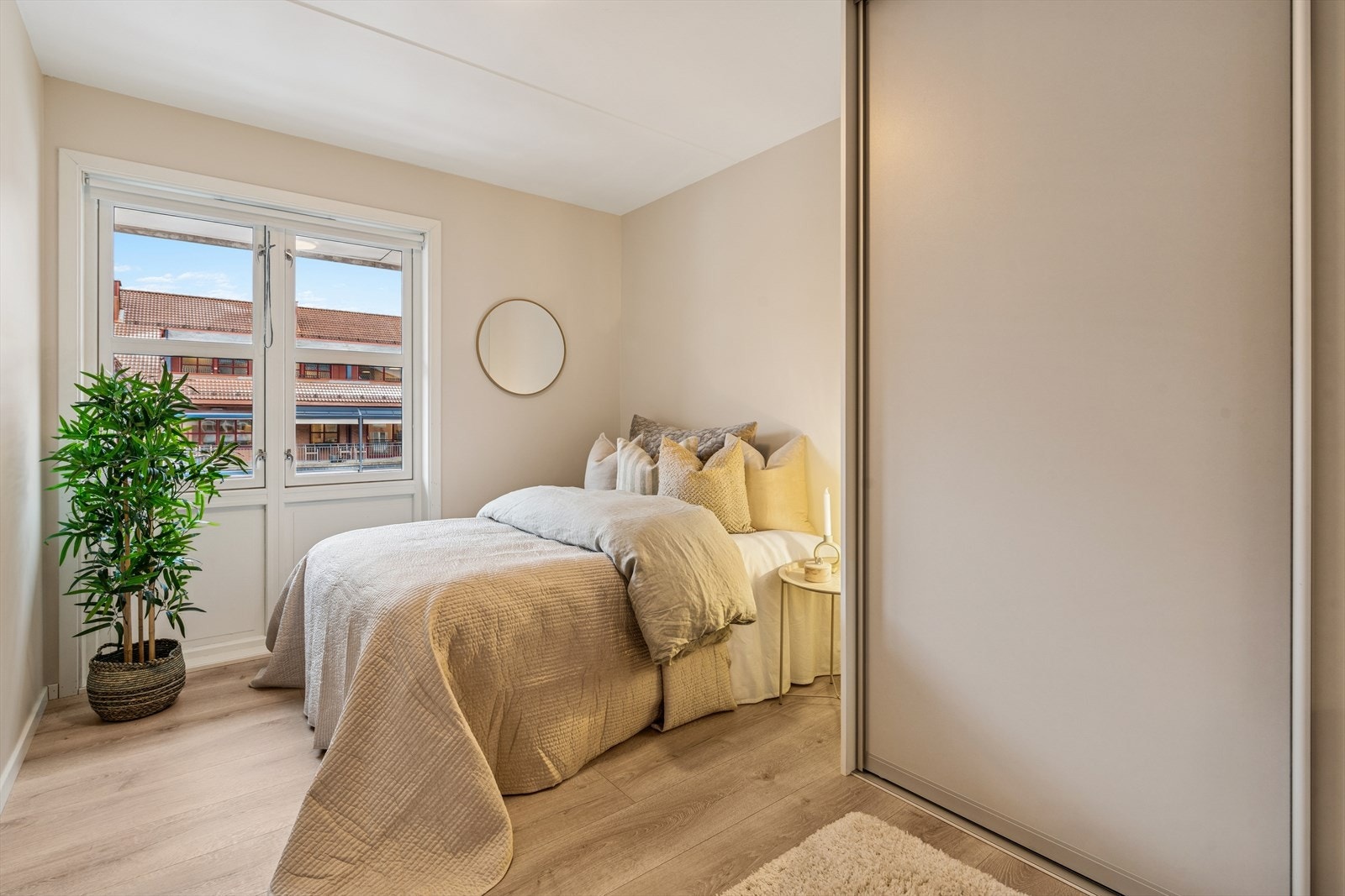 Skyvedørsgarderobe. Galleribilde