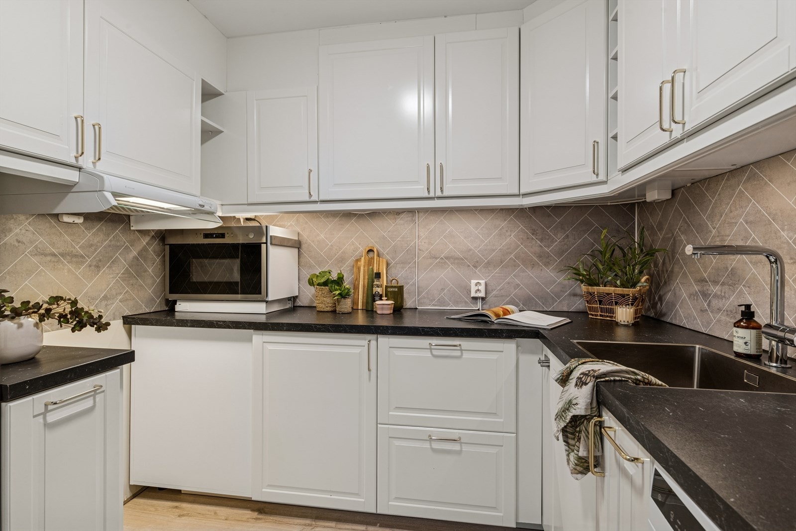 Plass til komfyr og kjøleskap. Galleribilde