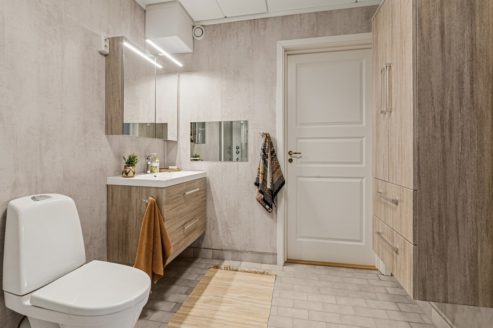 Baderommet har også adkomst til entréen. Galleribilde