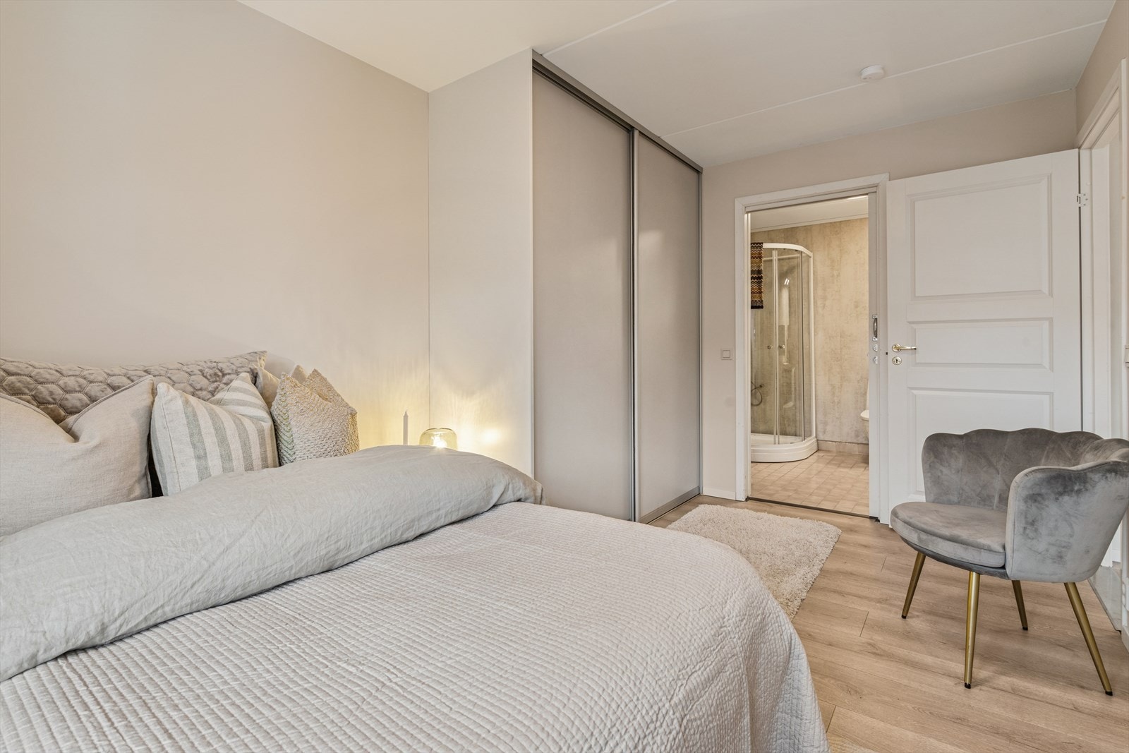 Direkte adkomst til det romslige badet. Galleribilde