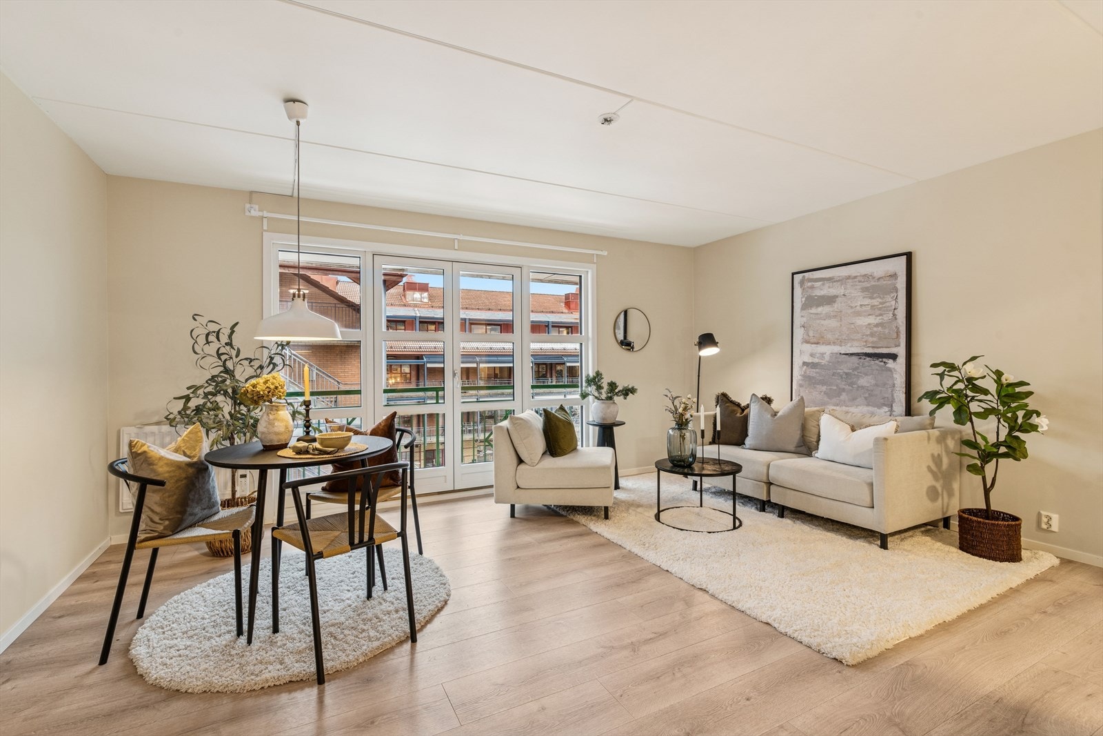 Taklampen medfølger. Galleribilde