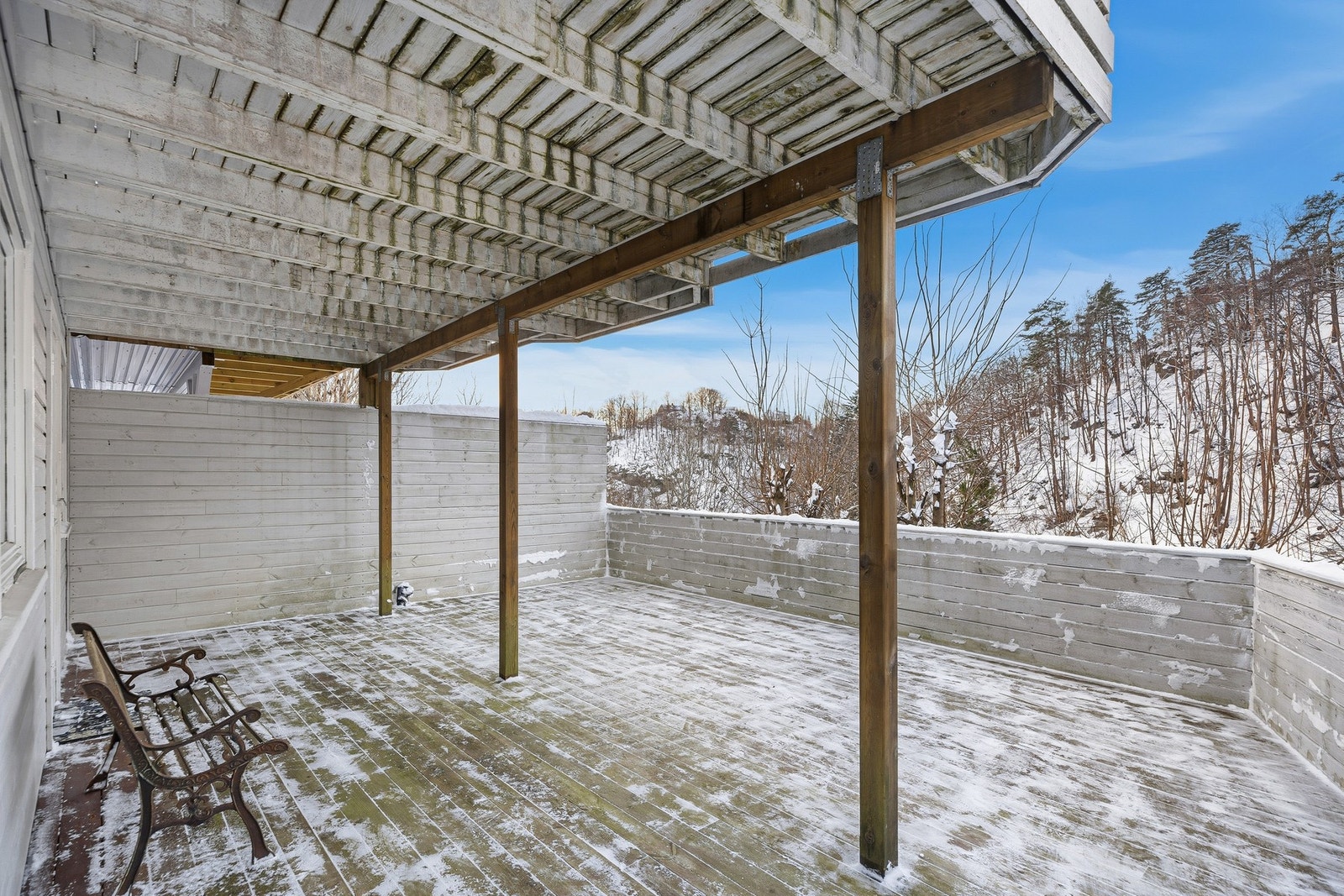 Her er det usjenert med begrenset innsyn og god plass til sittegrupper og langbord Galleribilde