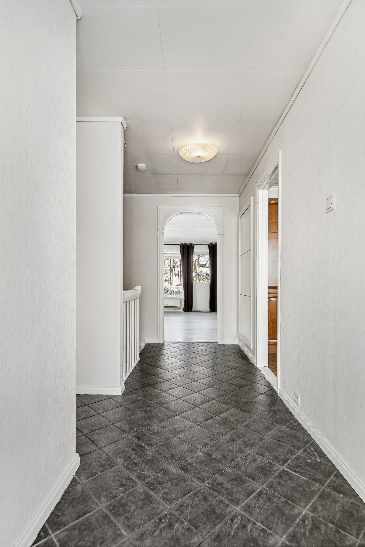 Flislagt entré Galleribilde