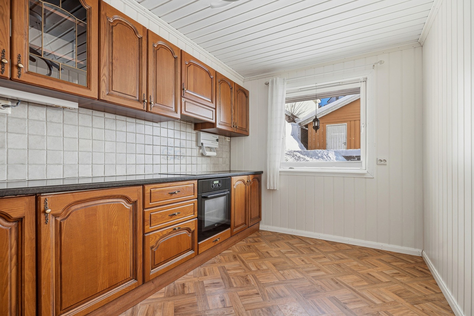 Integrerte hvitevarer medfølger. Her er det også plass til et frokostbord Galleribilde