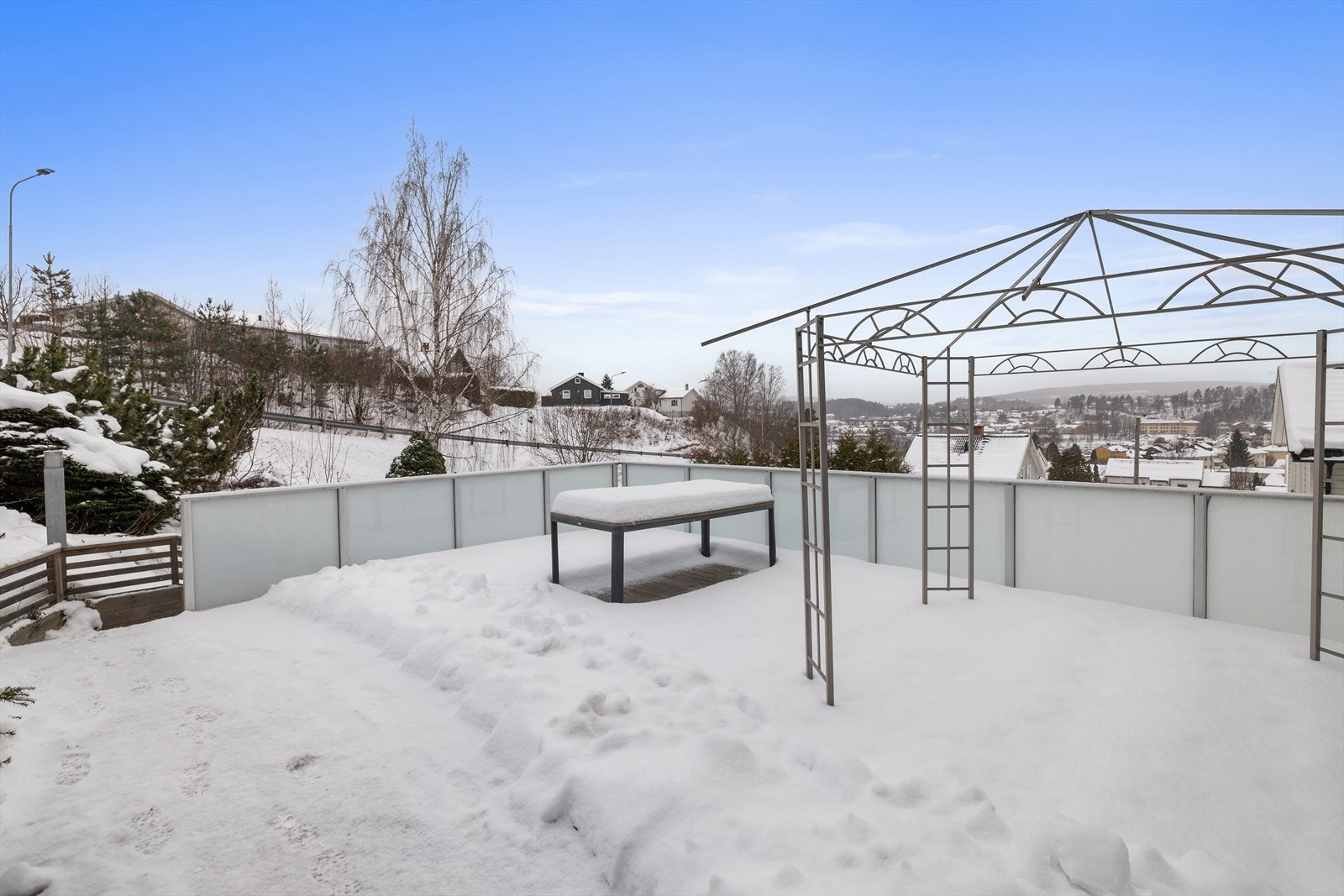 Det er kort gangavstand til Gladtvedt brygge og fine turmuligheter i Krakstadmarka. Galleribilde