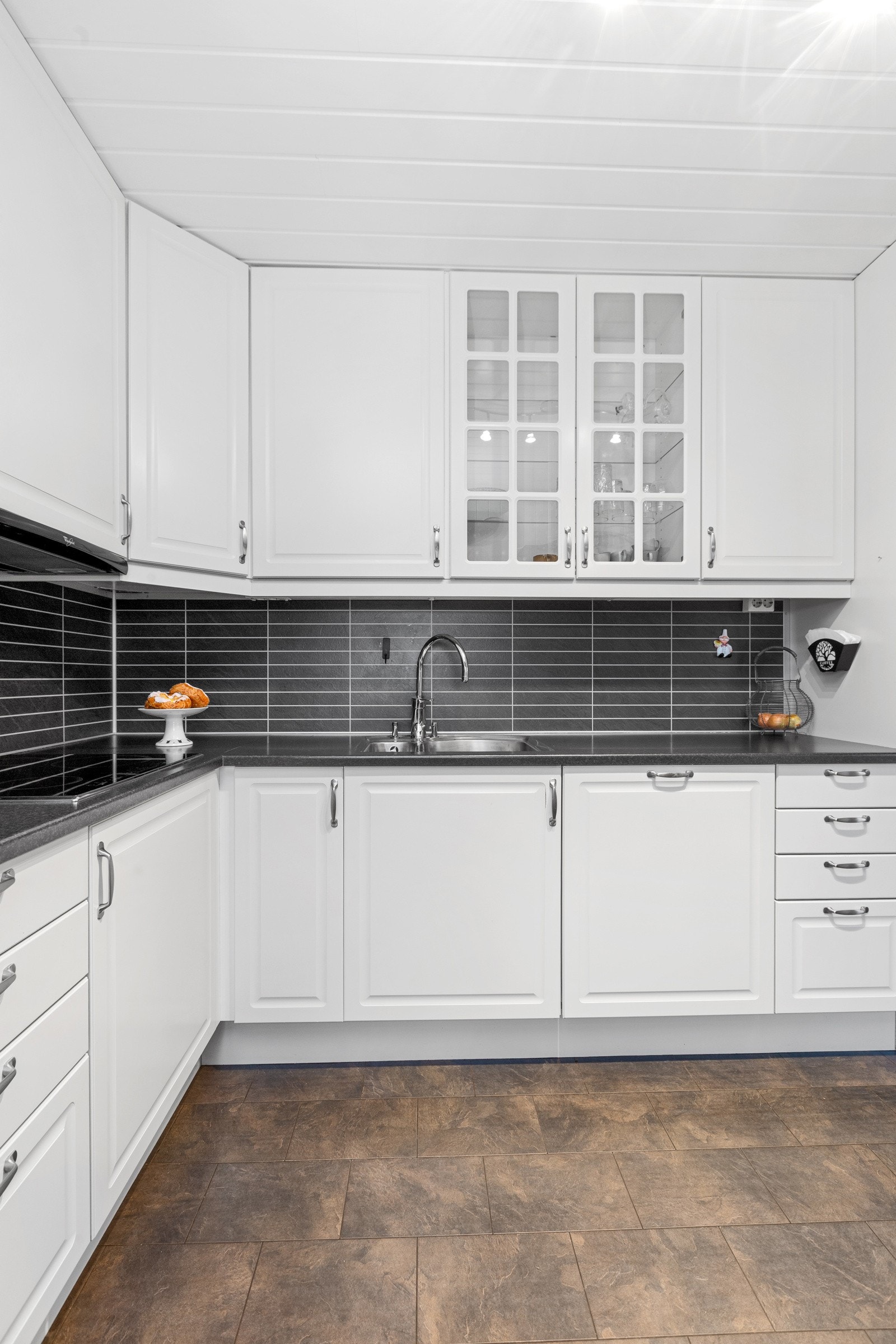 Godt med skap - og benkeplass Galleribilde