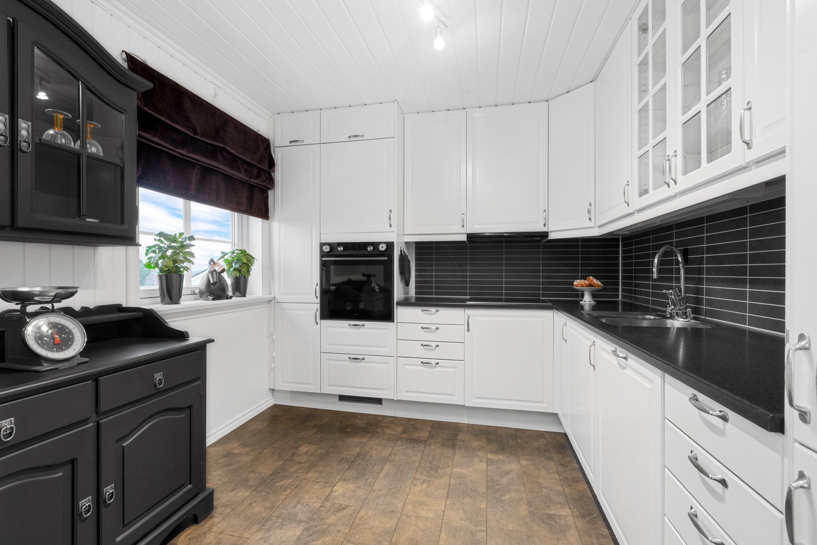 Romslig kjøkken Galleribilde