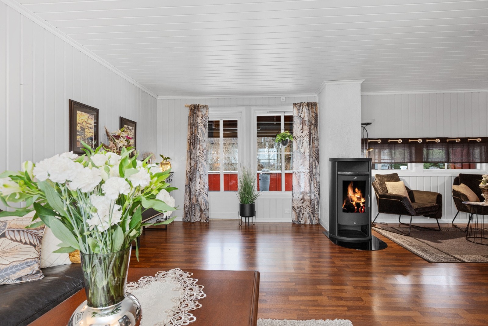 Stue har utgang til veranda Galleribilde