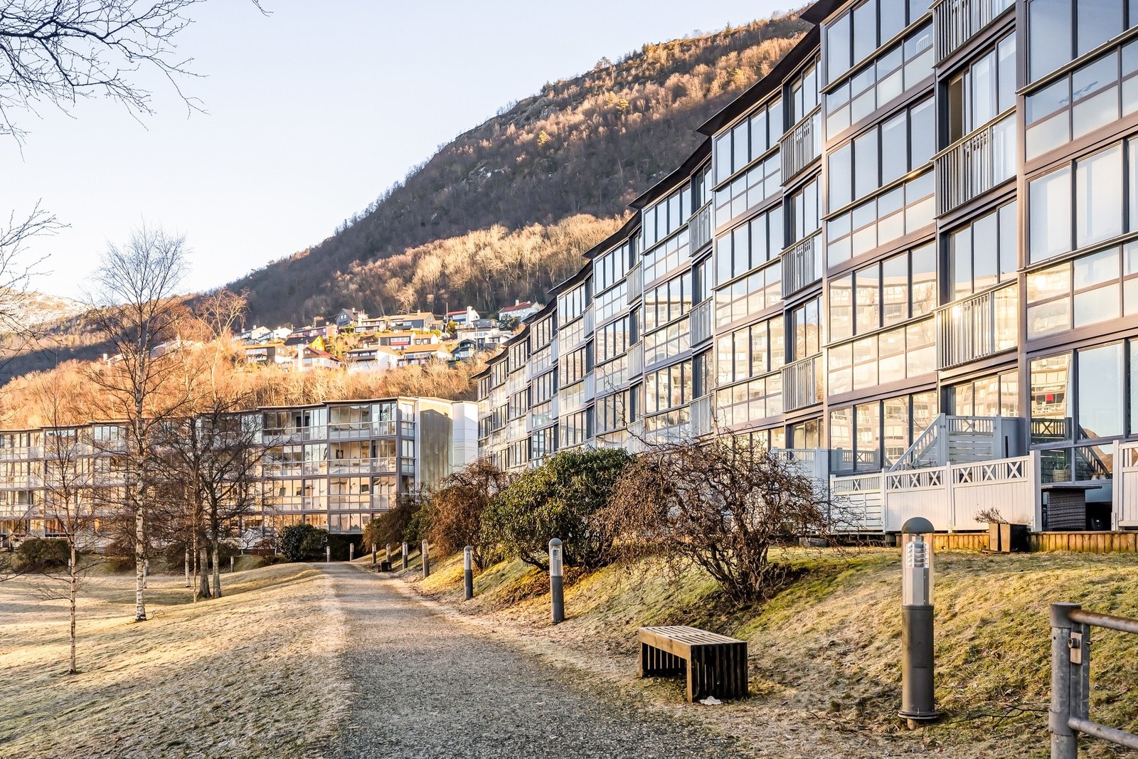 Fra leiligheten er det gangavstand til buss, bybanestopp, dagligvare og Sletten senter Galleribilde