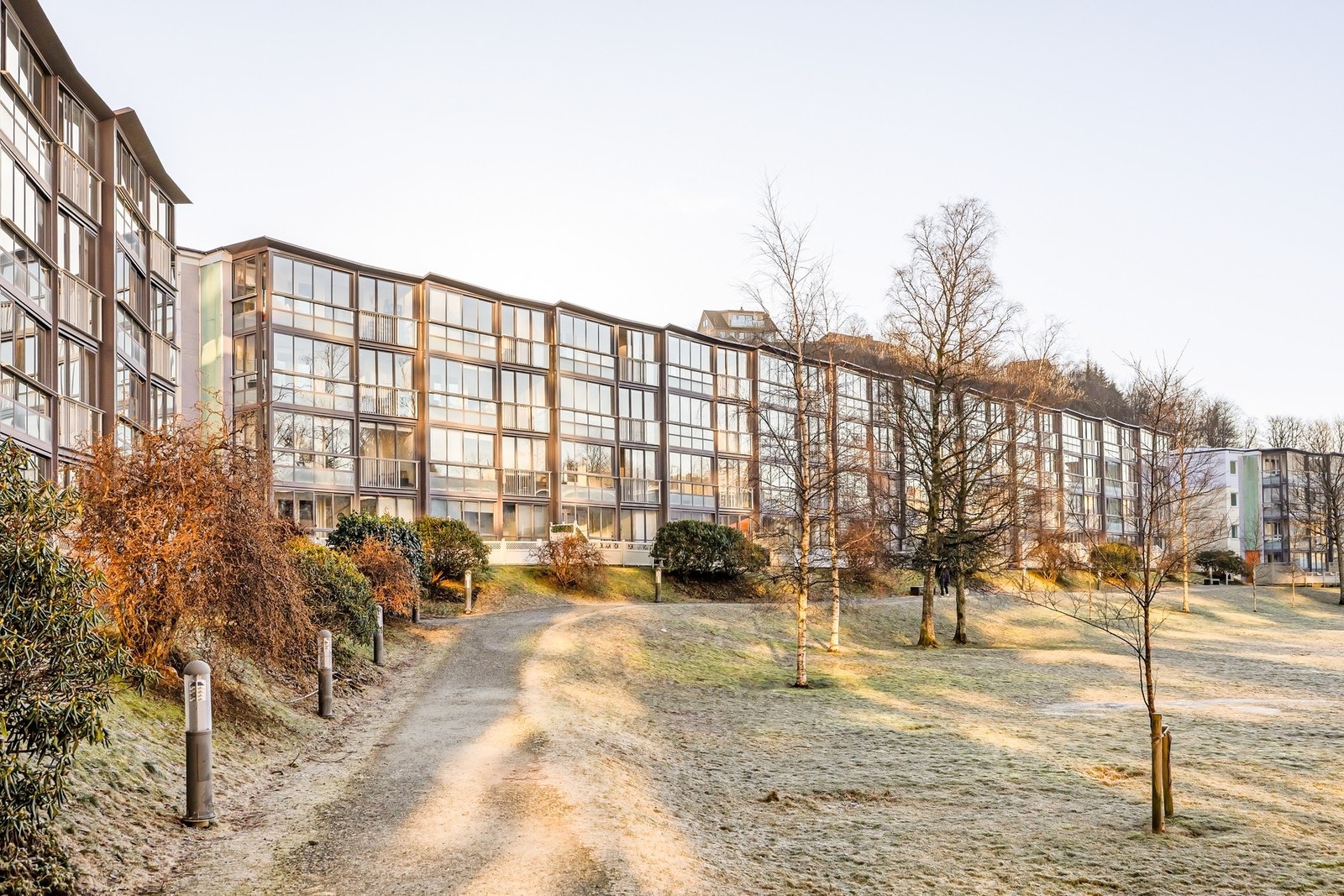 Det er kort vei til flere naturskjønne områder som Tveitevannet, Nattlandsfjellet, Ulriken og Isdalen Galleribilde