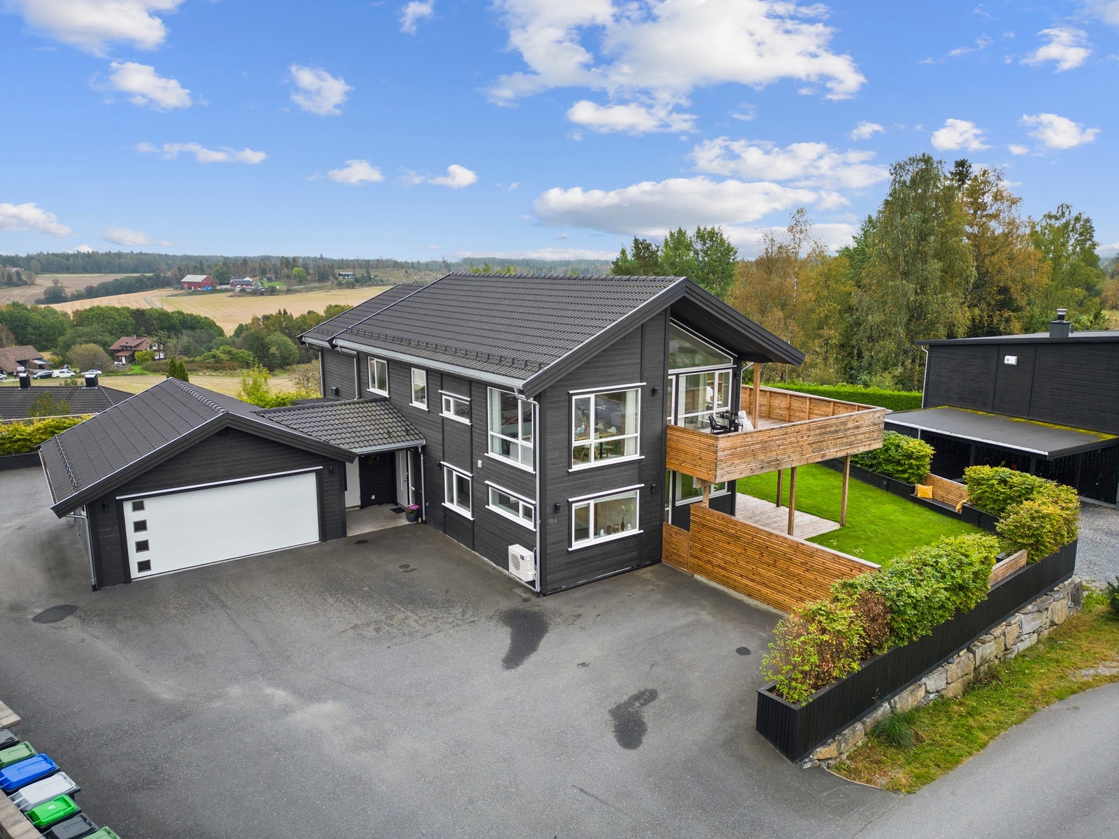 Eneboligfølelse med dobbel garasje Galleribilde