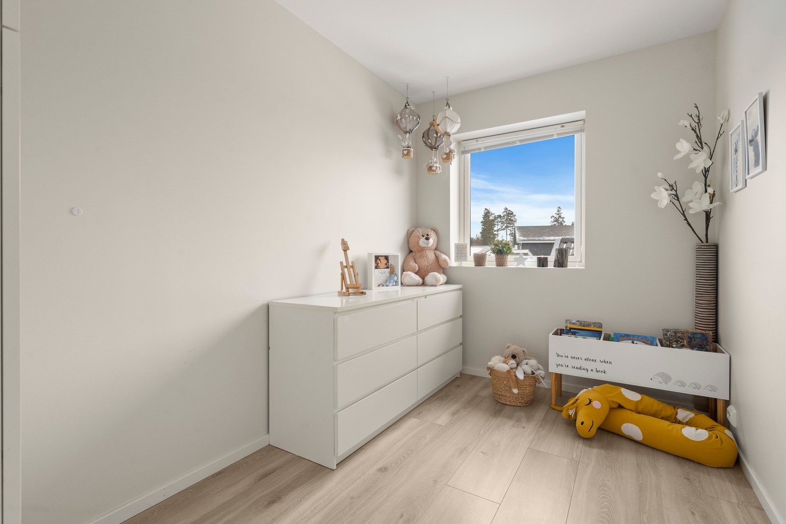 I tett nærhet til hovedsoverommet finner man et soverom som egner seg godt for de aller minste Galleribilde